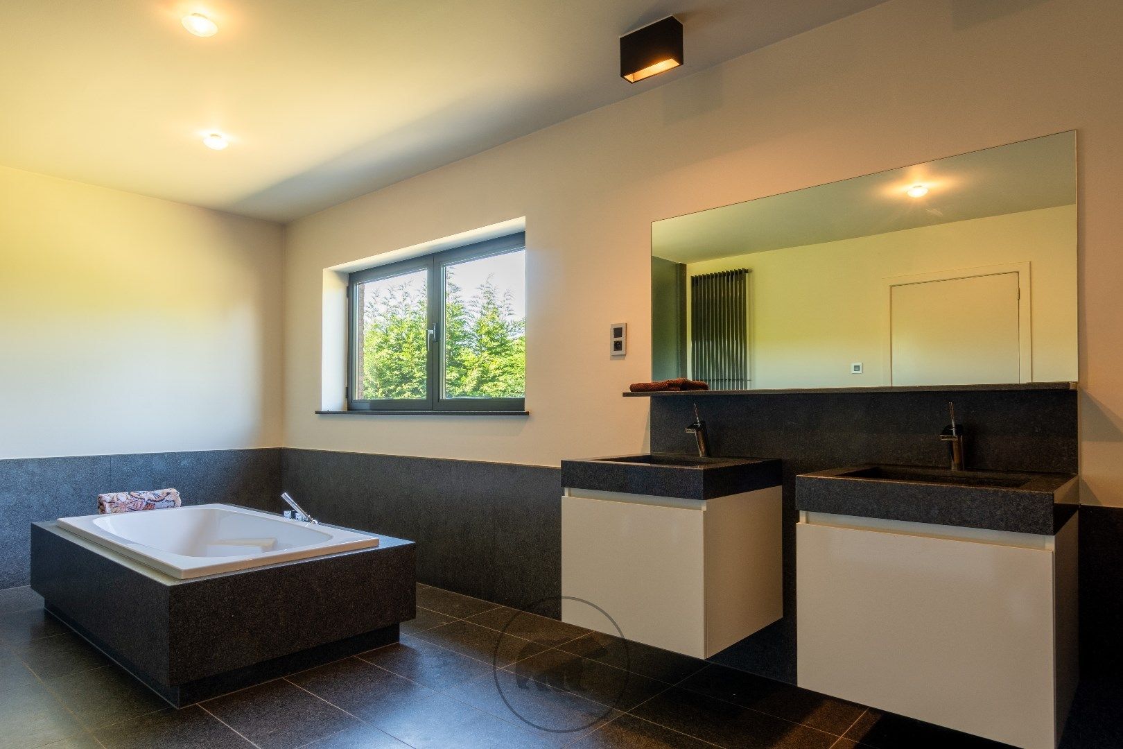 Ruime en luxueus afgewerkte villa in landelijke omgeving foto 18