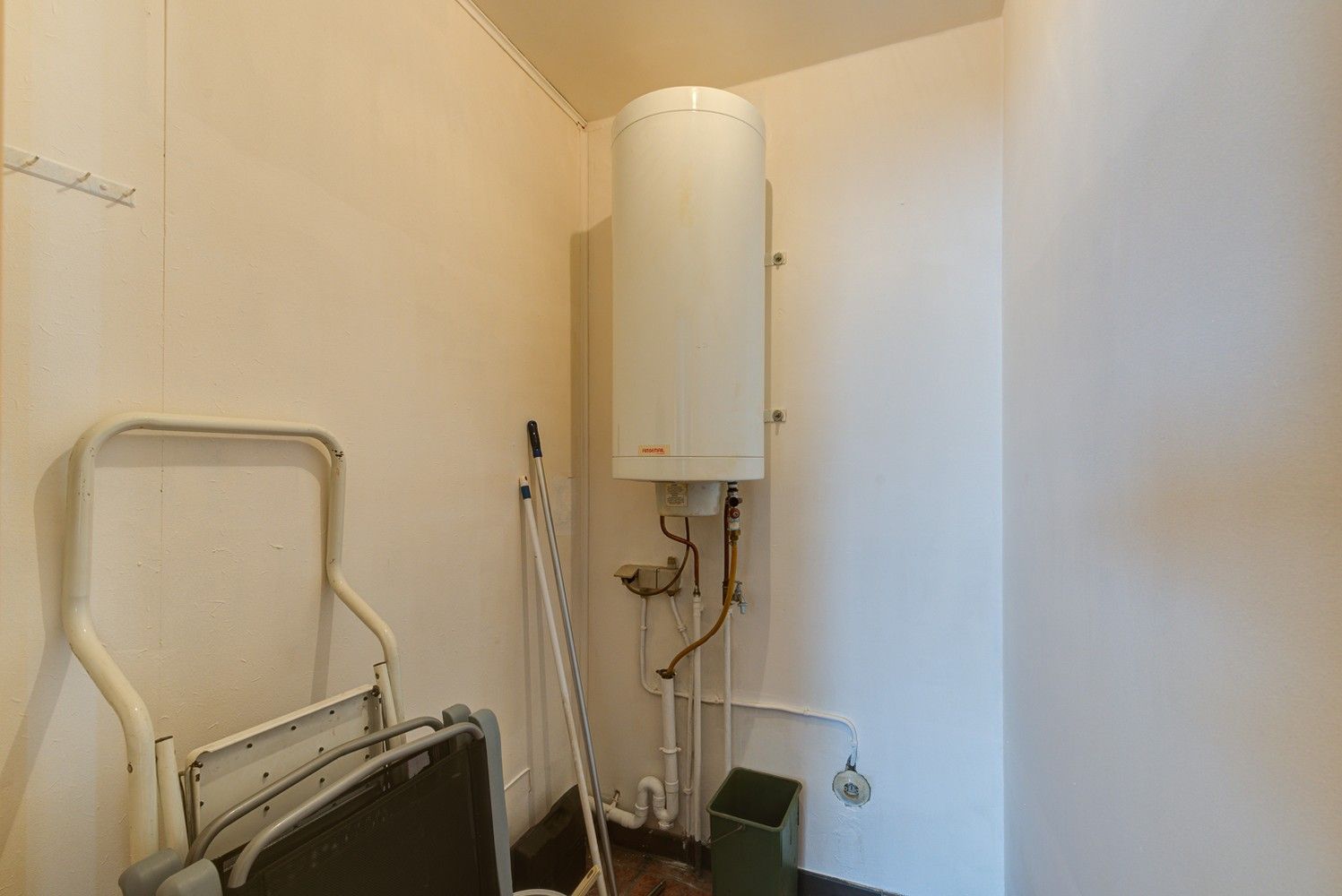 VERZORGD APPARTEMENT MET 3 SLAAPKAMERS, RUIM TERRAS EN AUTOSTAANPLAATS NABIJ HET CENTRUM VAN BILZEN foto 6