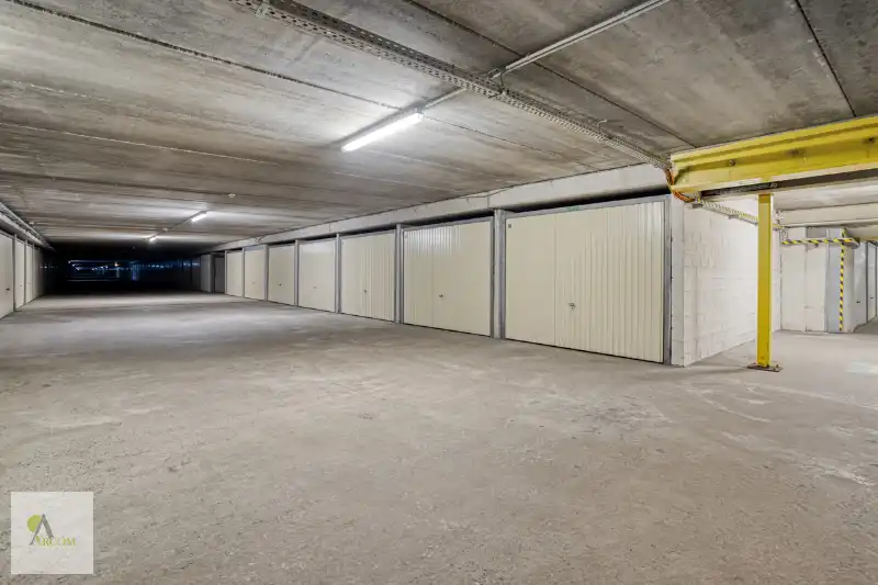 Garage 2039 - Zeedijk foto 4