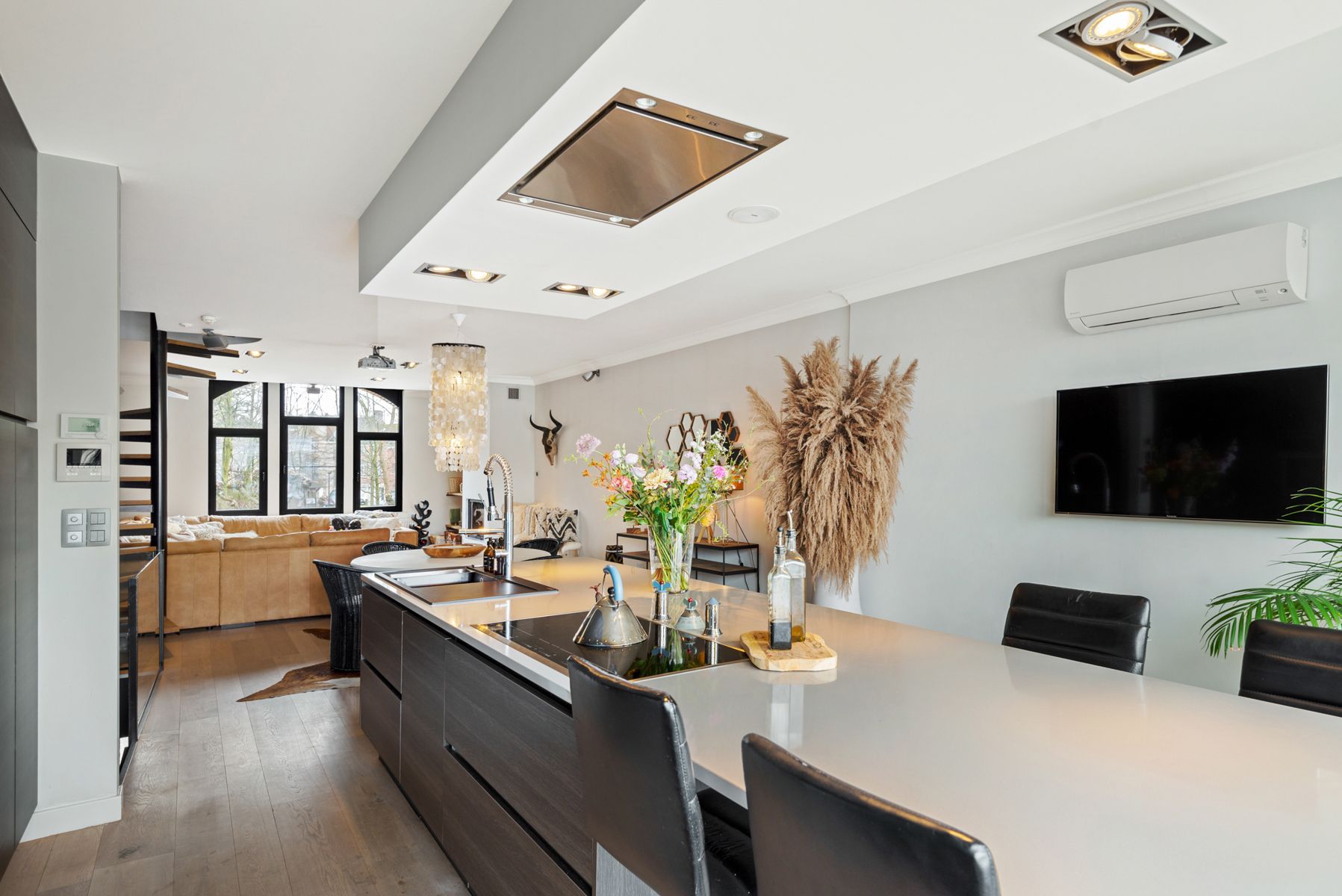 Degelijk gerenoveerde woning aan de Vesten te Lier. foto 11