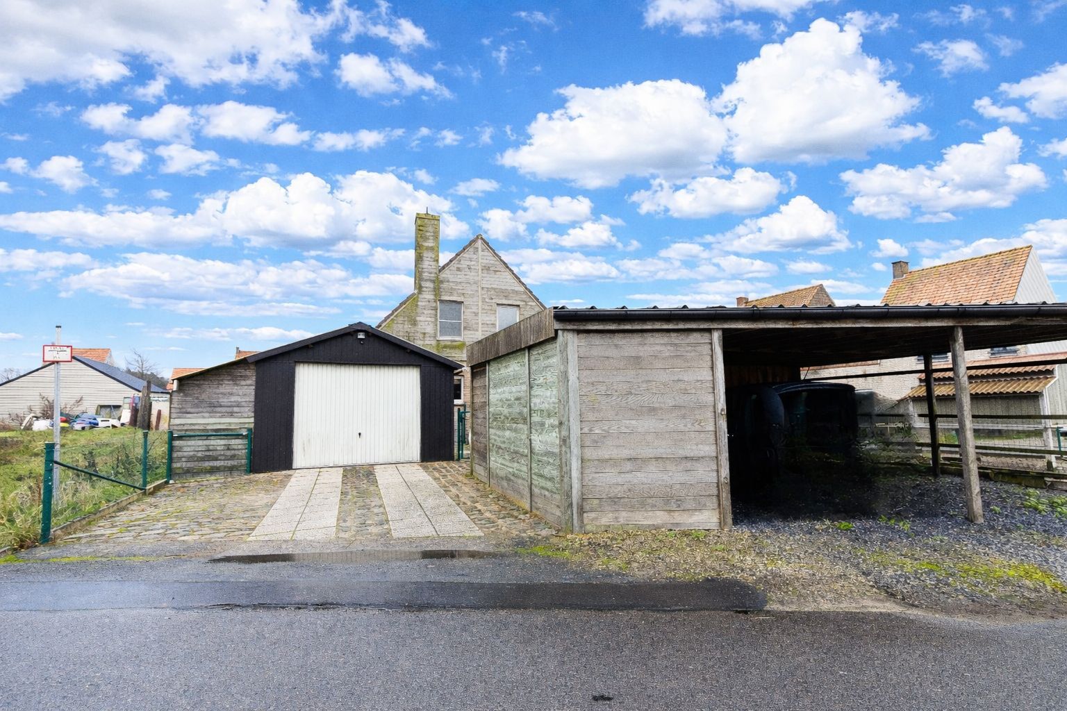 Degelijke villa (ca 654m²) te Jabbeke op de grens met Roksem/Oudenburg ! foto 7