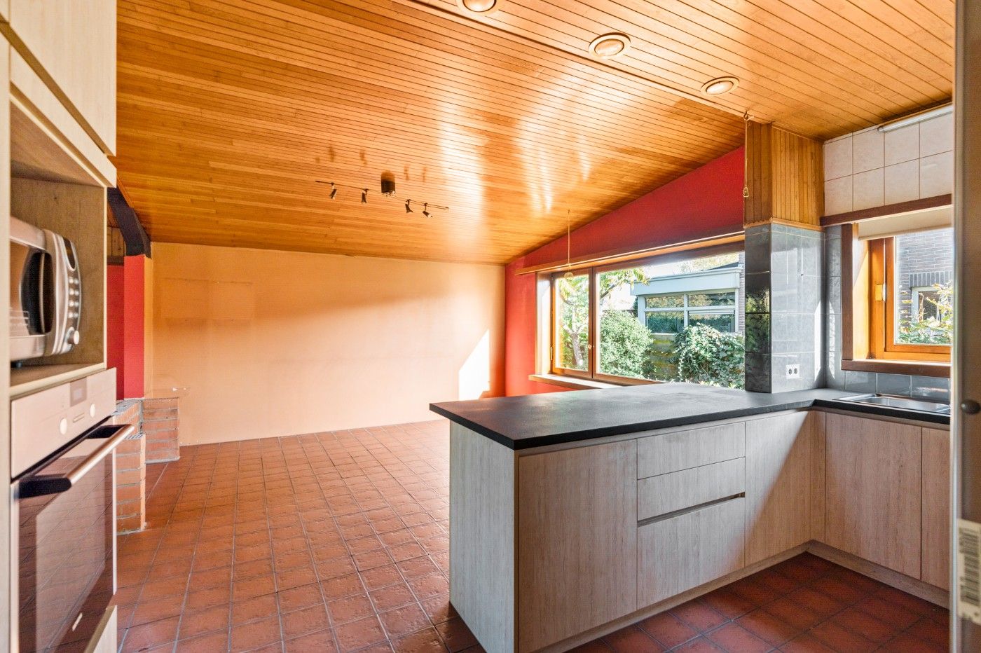 Vrijstaande laagbouwwoning met 2 slpk., tuin en garage foto 8