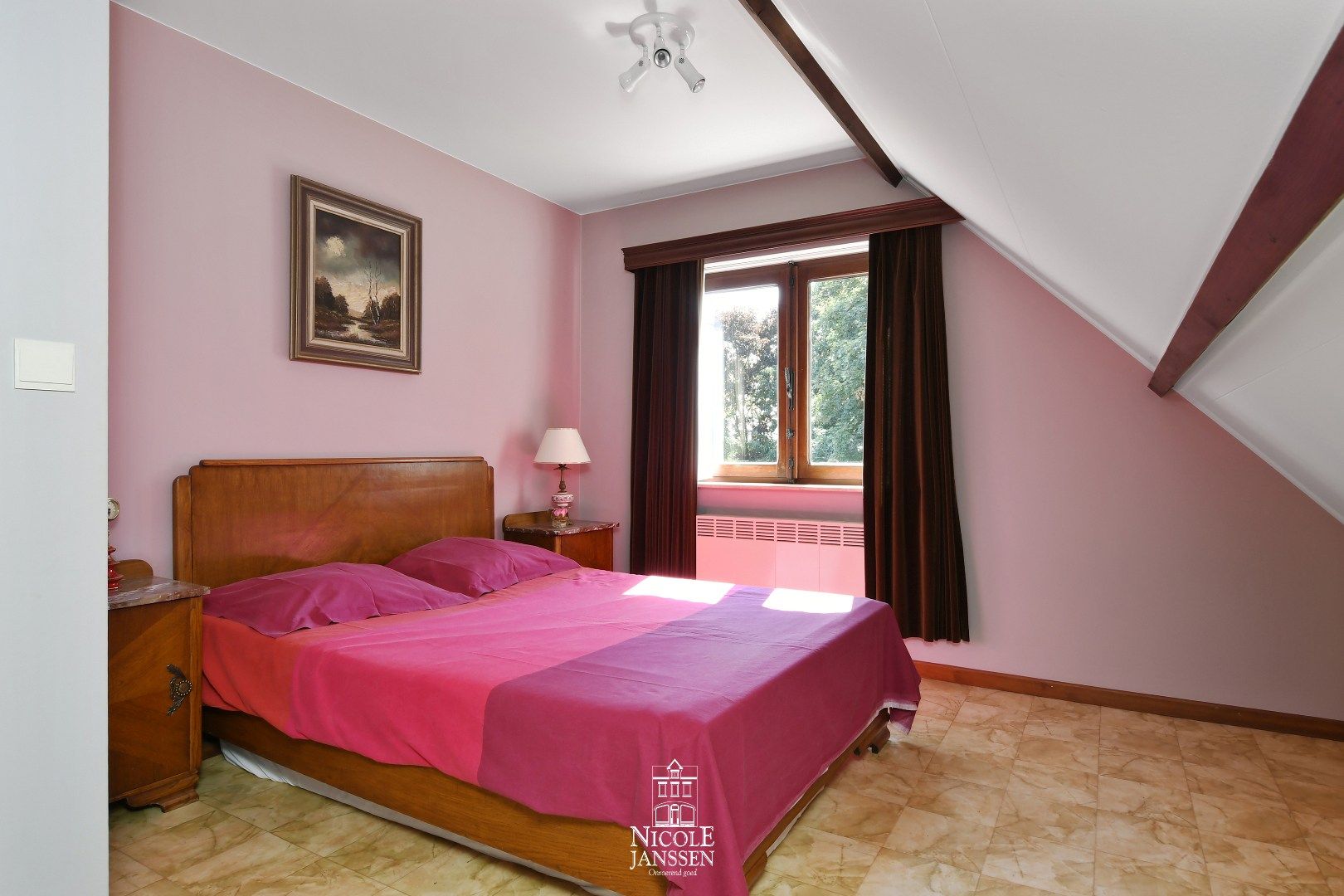 Ruime gezinswoning op een royaal perceel in een rustige omgeving  foto 15