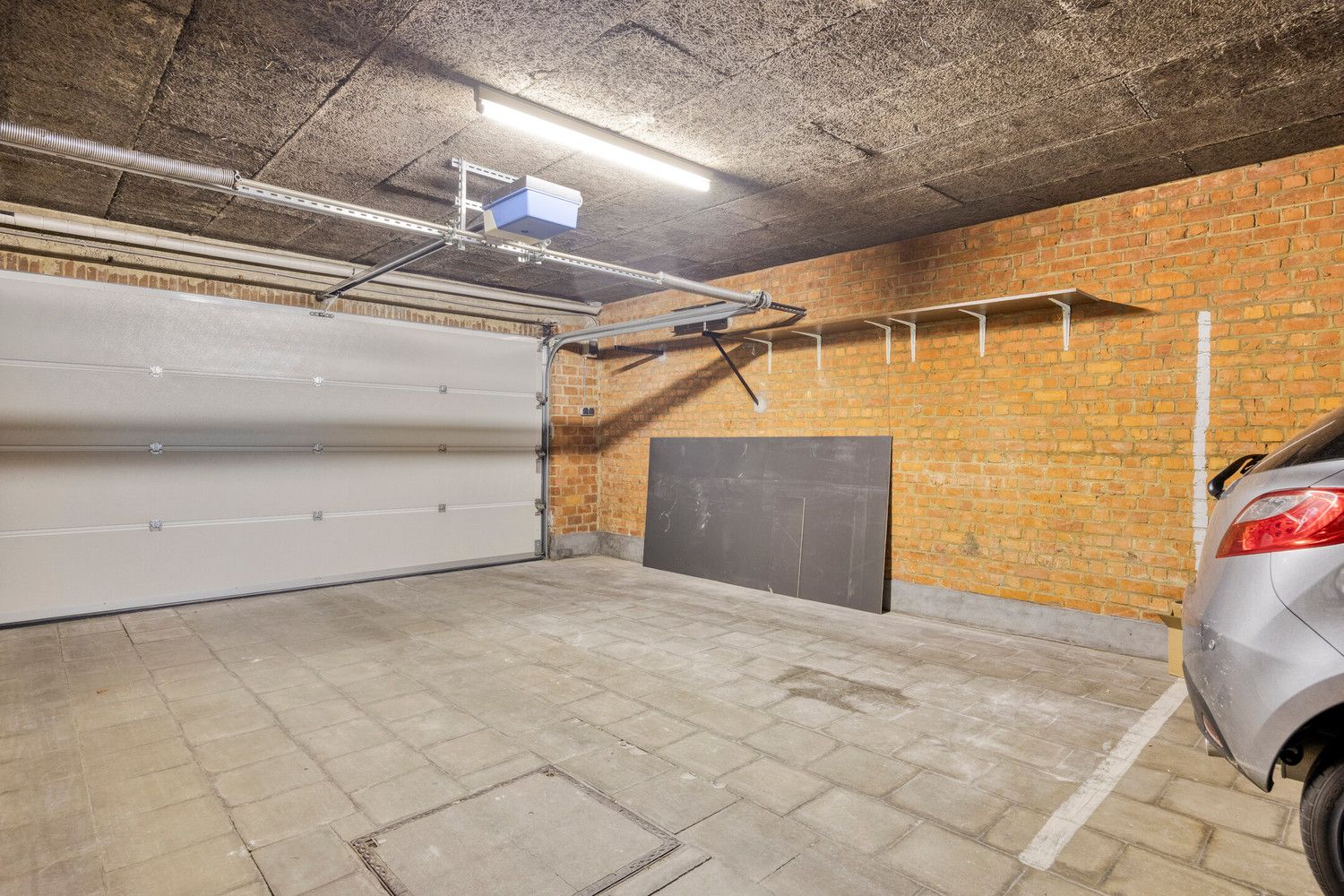 Volledig vernieuwd APP (110m2) met 2 slks, bureau, ruim terras en inpandige parkeerplaats! foto 18