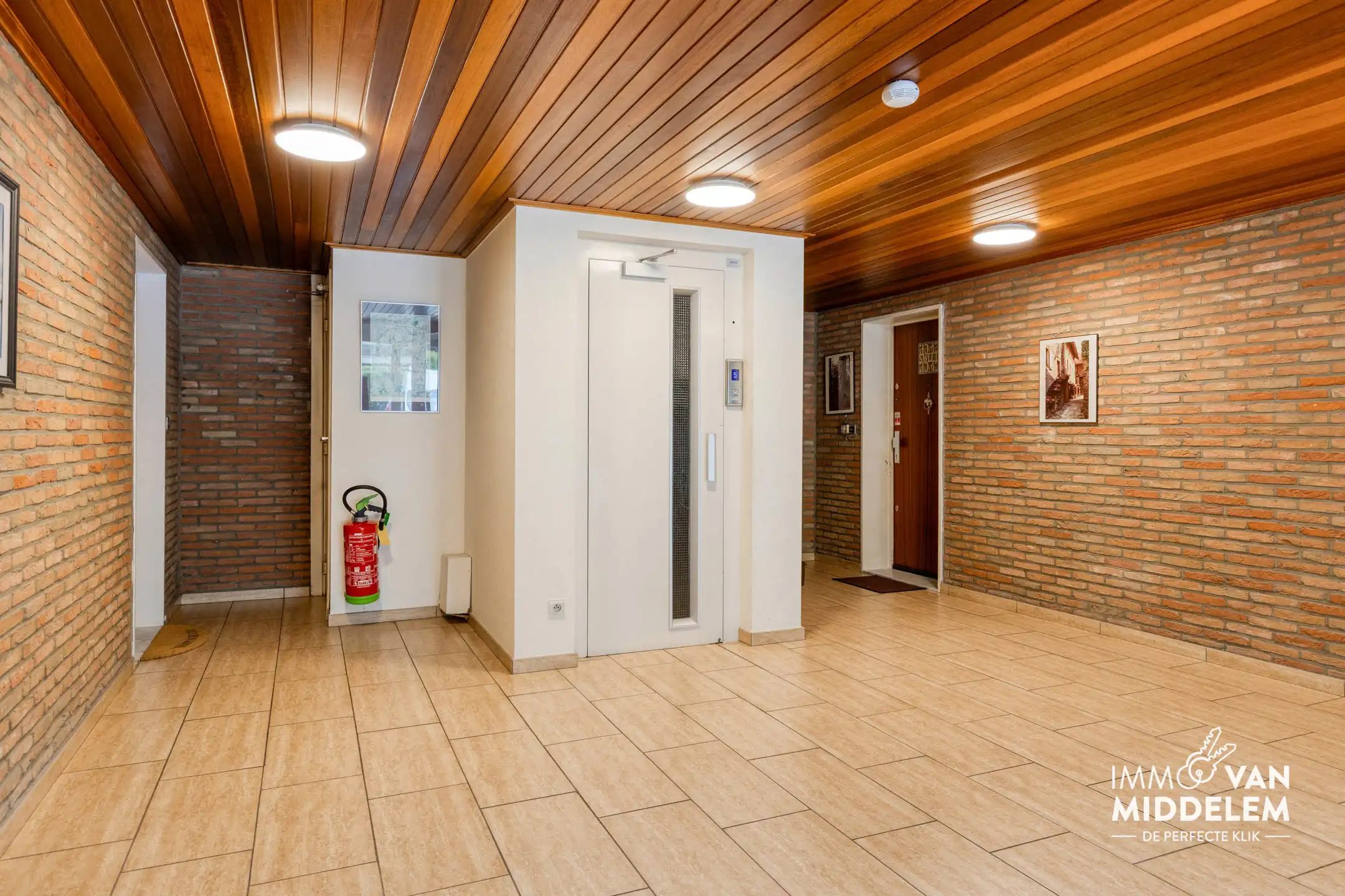 GELIJKVLOERS APPARTEMENT MET 2 KAMERS, TUIN EN GARAGE foto 17
