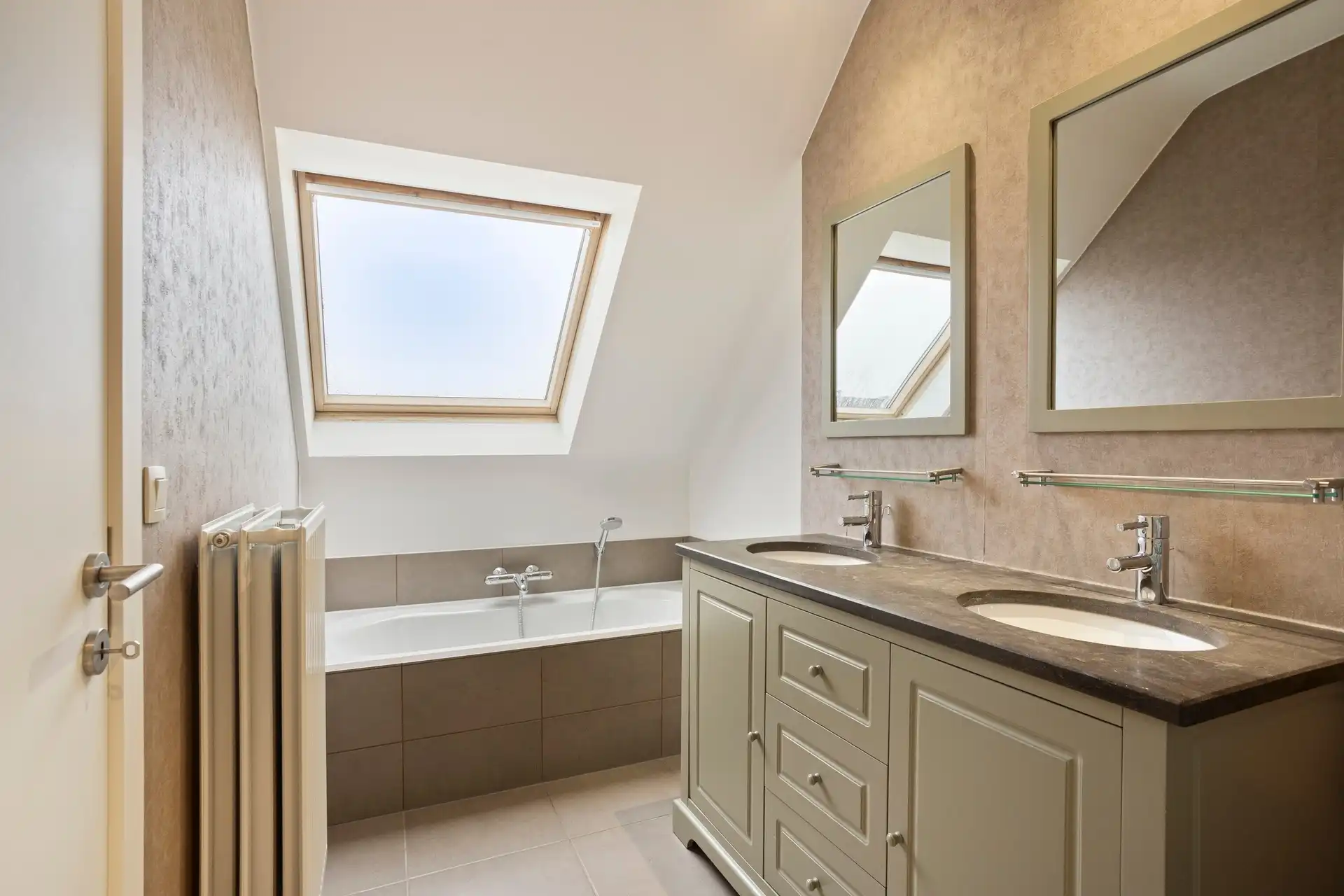 Instapklaar duplexappartement met 2 kamers foto 14