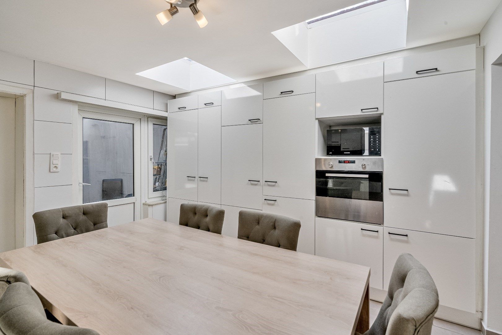 Gerenoveerde stadwoning met 4 slaapkamers foto 6