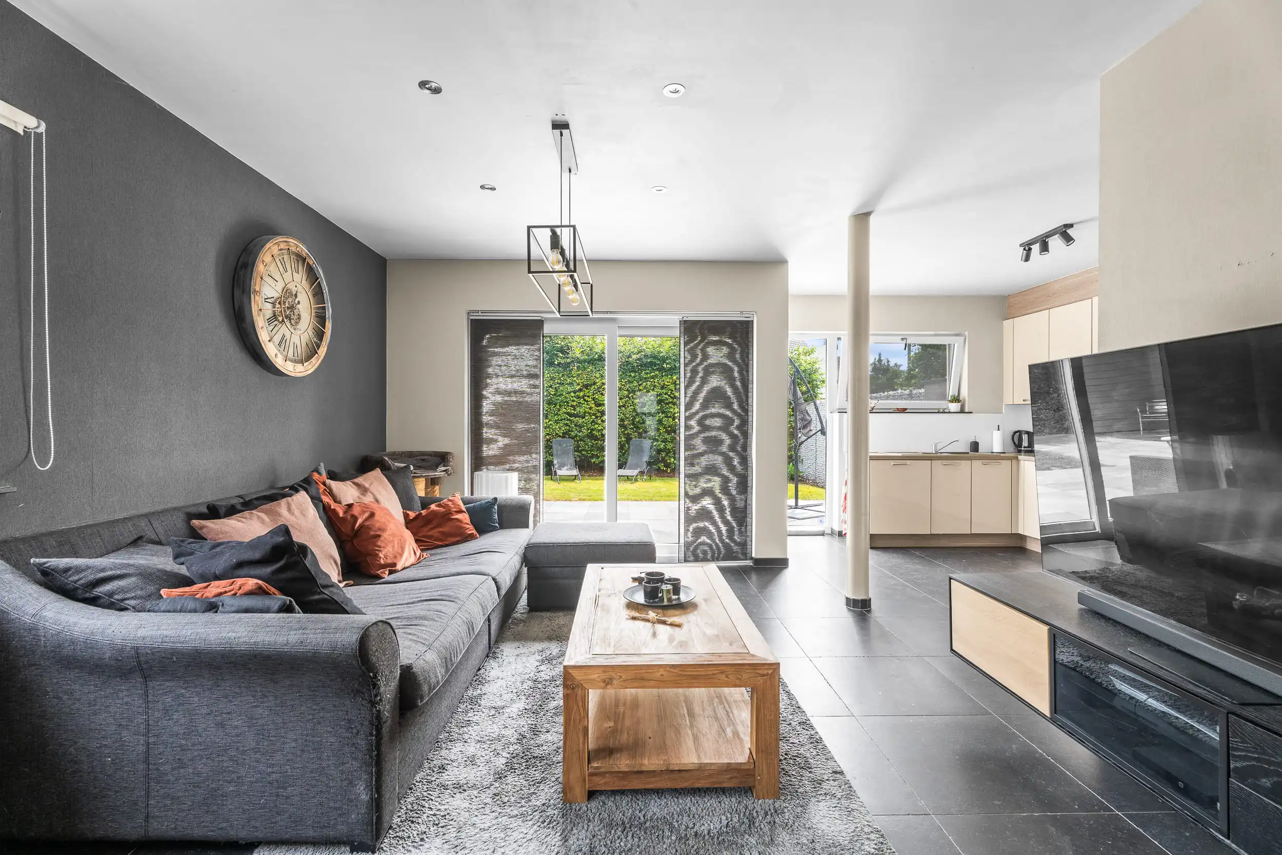 Instapklare halfopen bebouwing met 3 slaapkamers foto 4