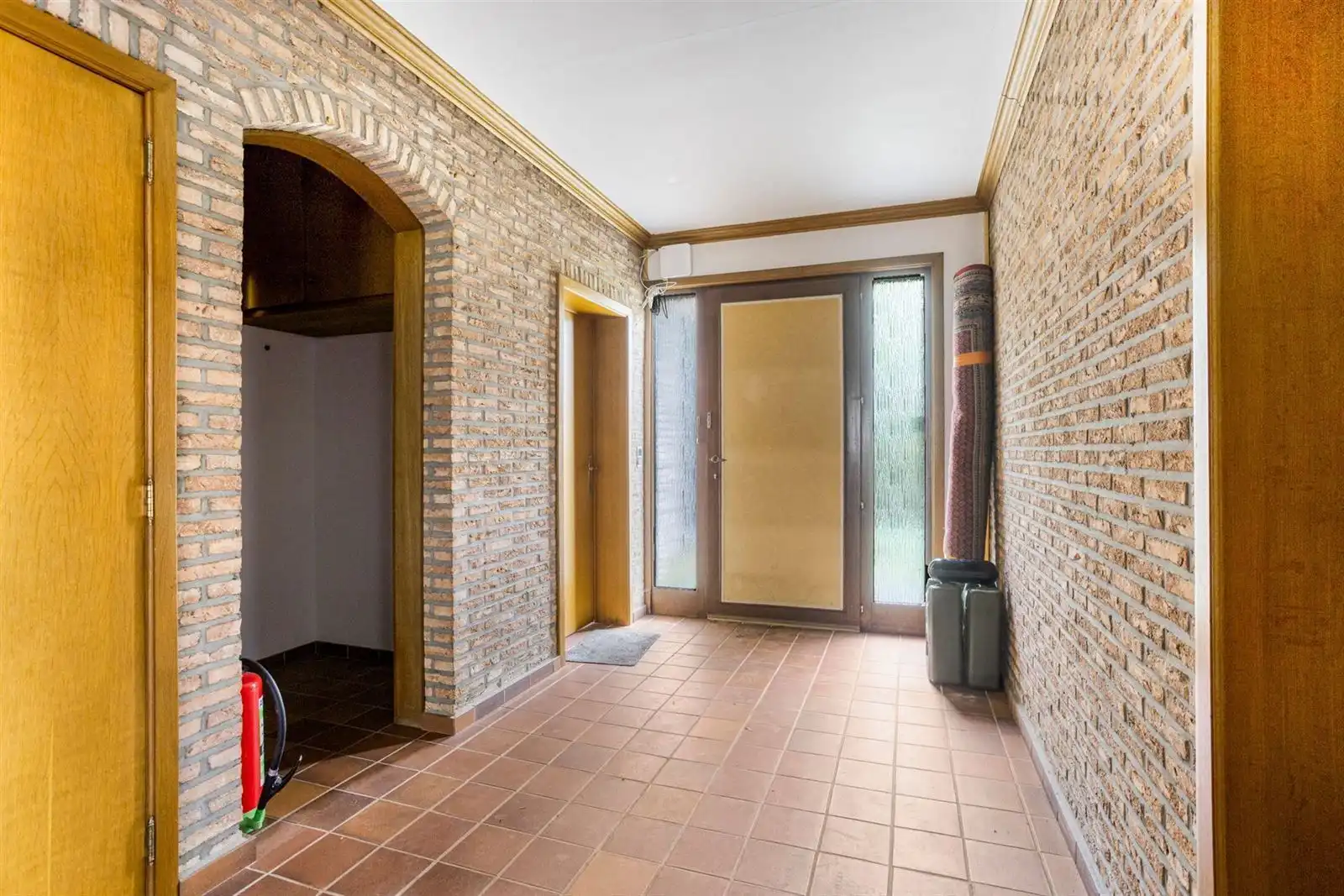 Villa op te frissen in hartje Pajottegem foto 4