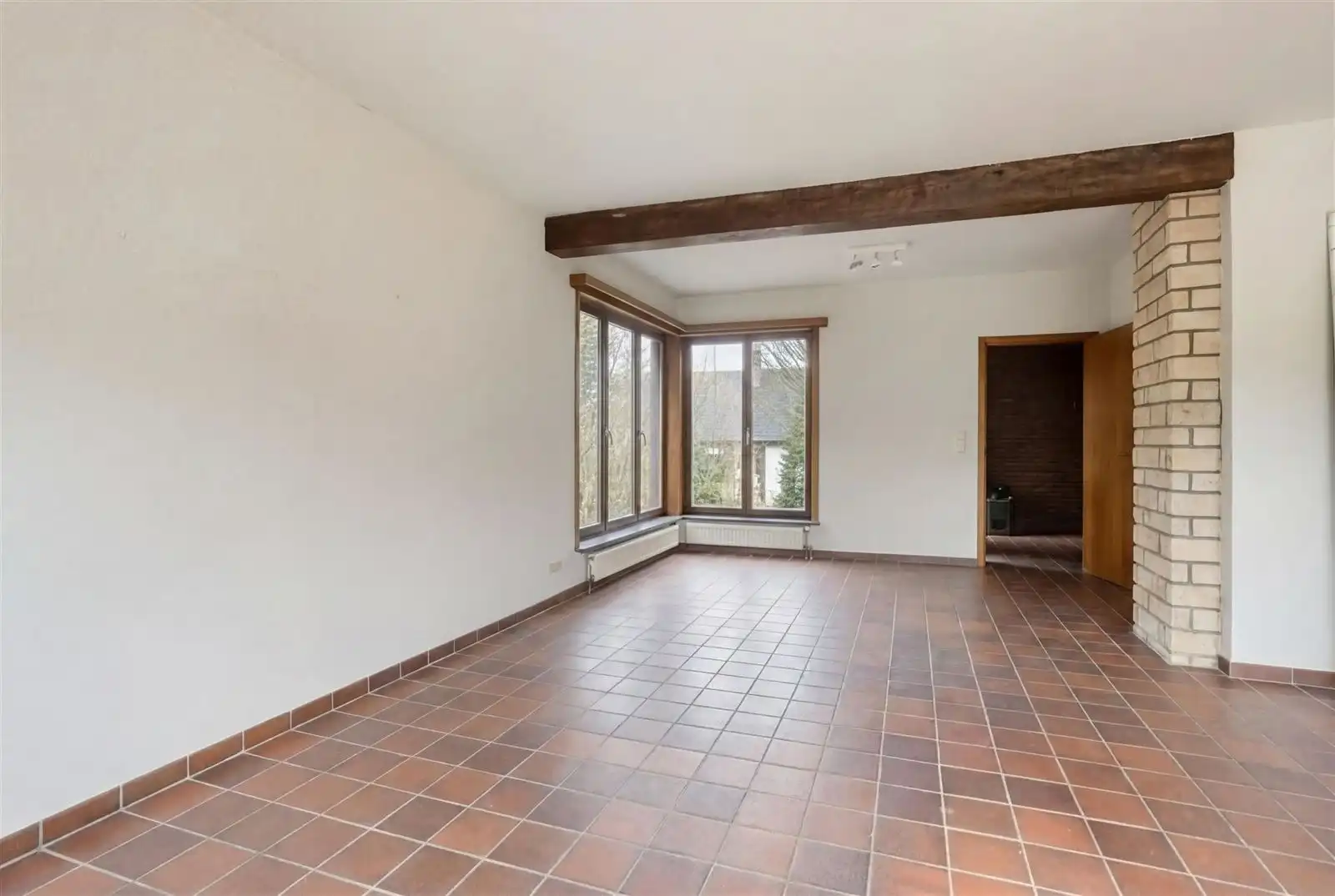 Villa op te frissen in hartje Pajottegem foto 4
