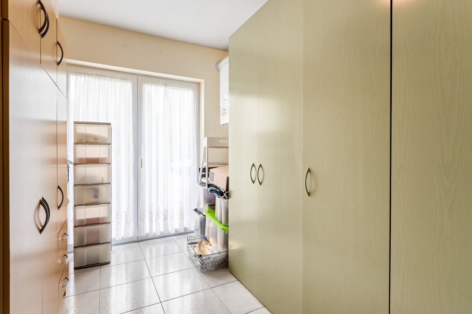 Knappe laagbouwwoning en groot bijgebouw met tuin en zwembad foto 17