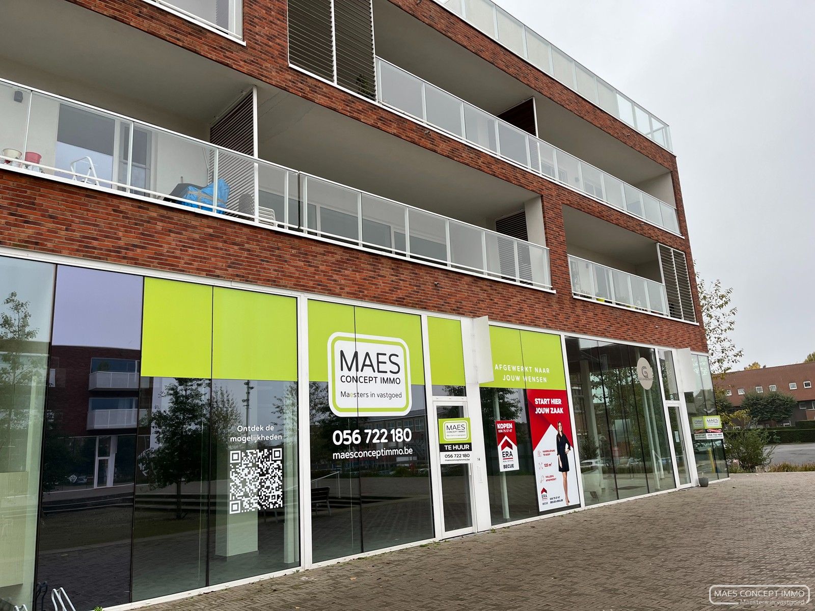 Ruim nieuw handelspand van 125 m2 te huur in centrum Zwevegem foto {{pictureIndex}}