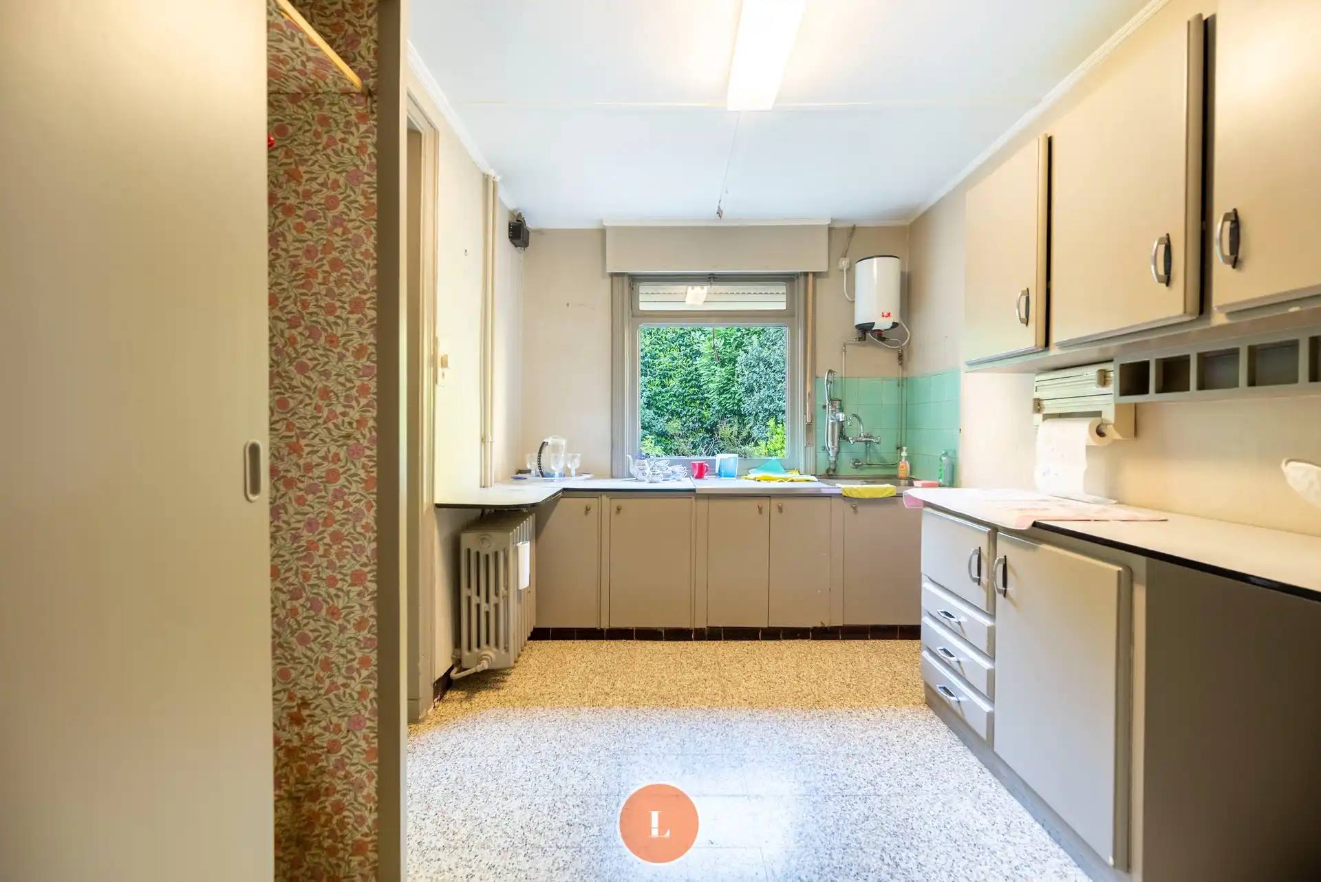 Karaktervolle te renoveren woning foto 7