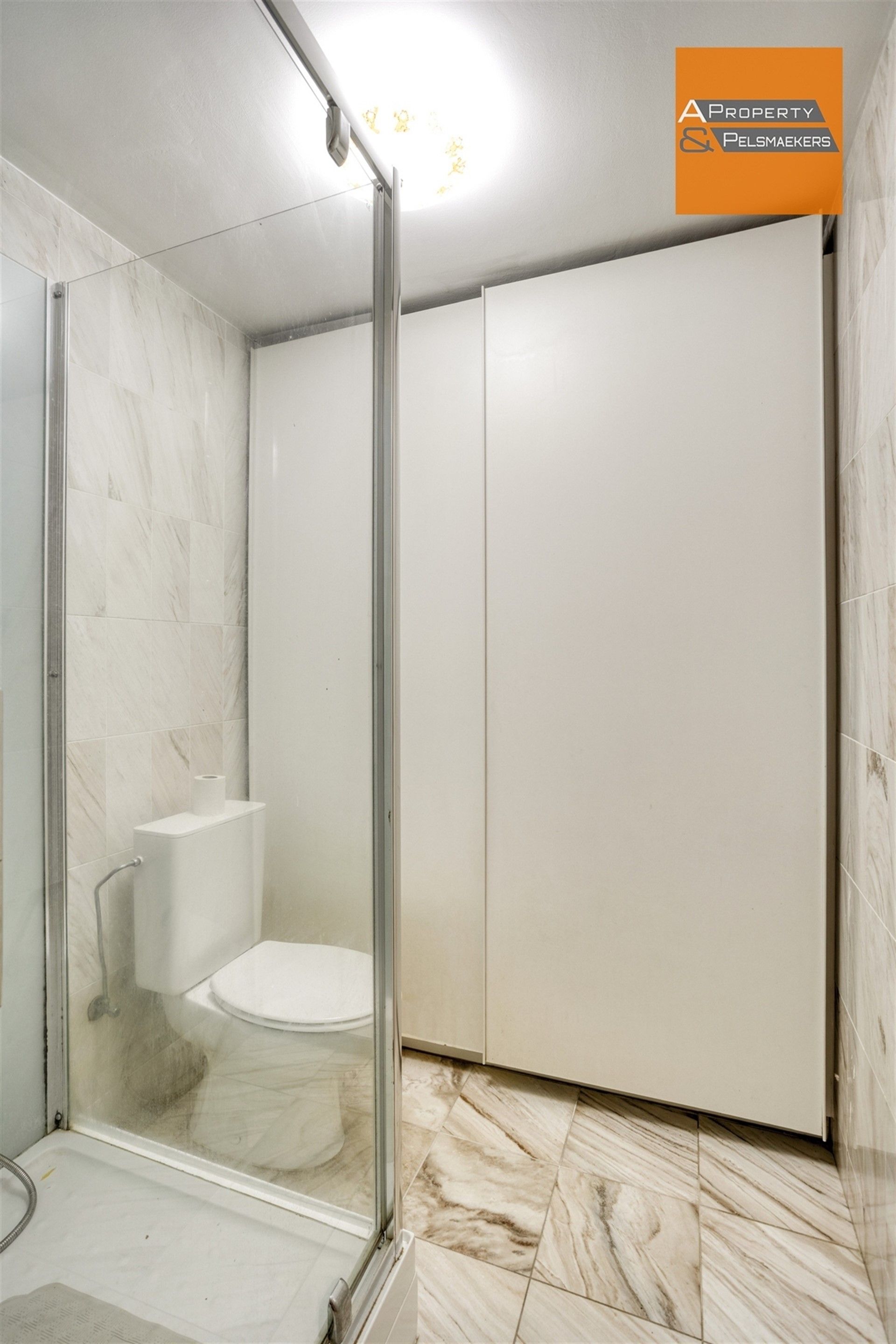 2 slaapkamers appartement met grote tuin foto 11