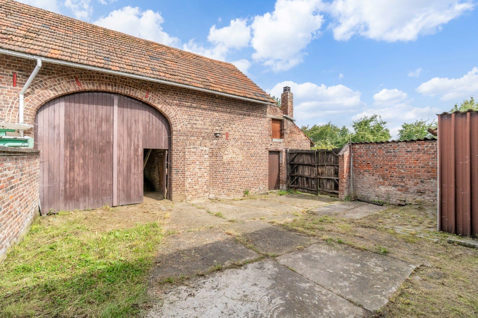 Te renoveren hoeve op een prachtige perceel van 23a 05ca, met weids zicht op de achtergelegen boomgaarden foto 16