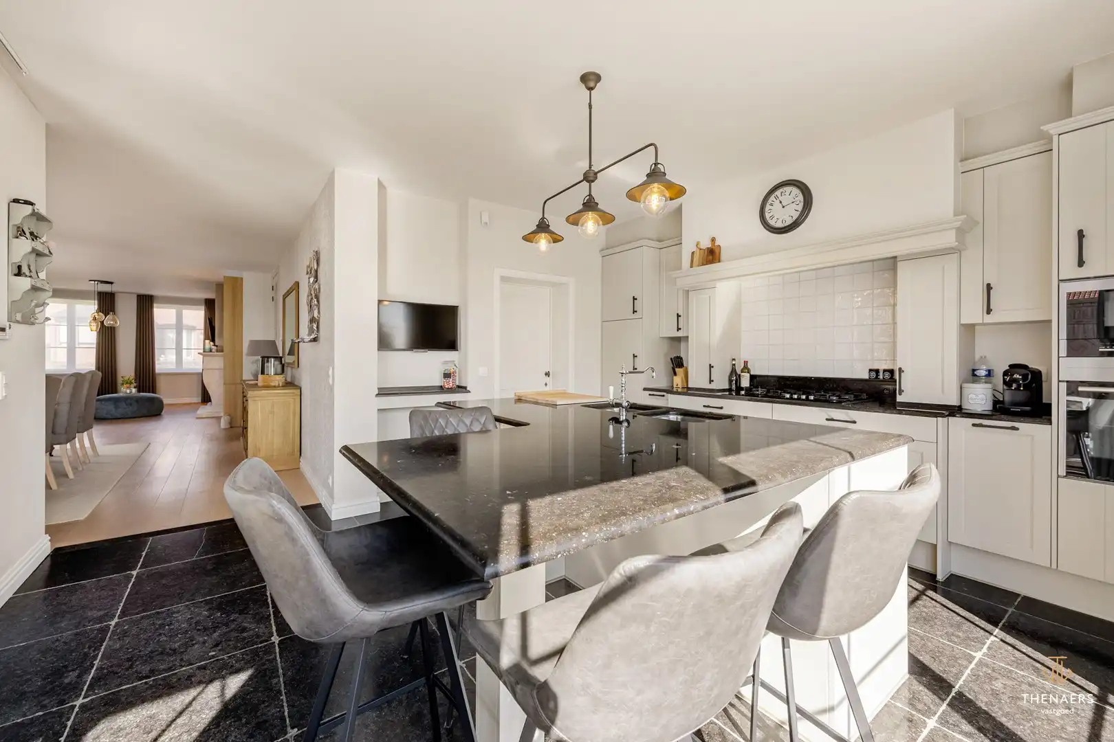 Stijlvolle pastoriewoning met ruimte, comfort en een prachtig afgewerkt geheel in Sint-Truiden. foto 9