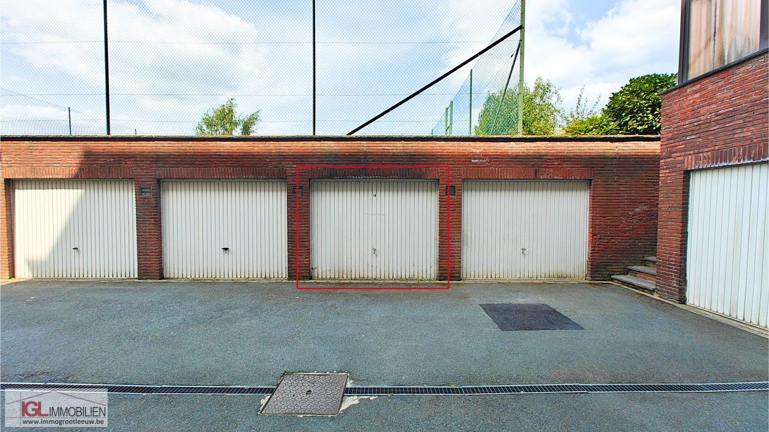 Garagebox te koop in Sint-Pieters-Leeuw foto {{pictureIndex}}