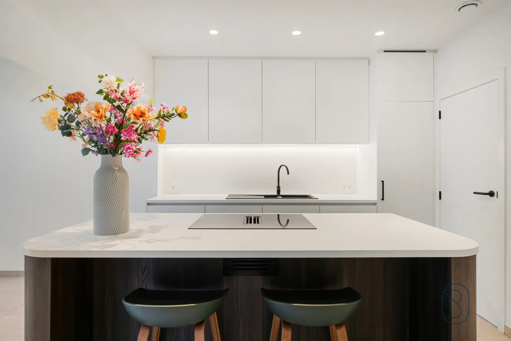 Kwalitatief gerenoveerde woning met tuin, en 3 slk.  foto 3