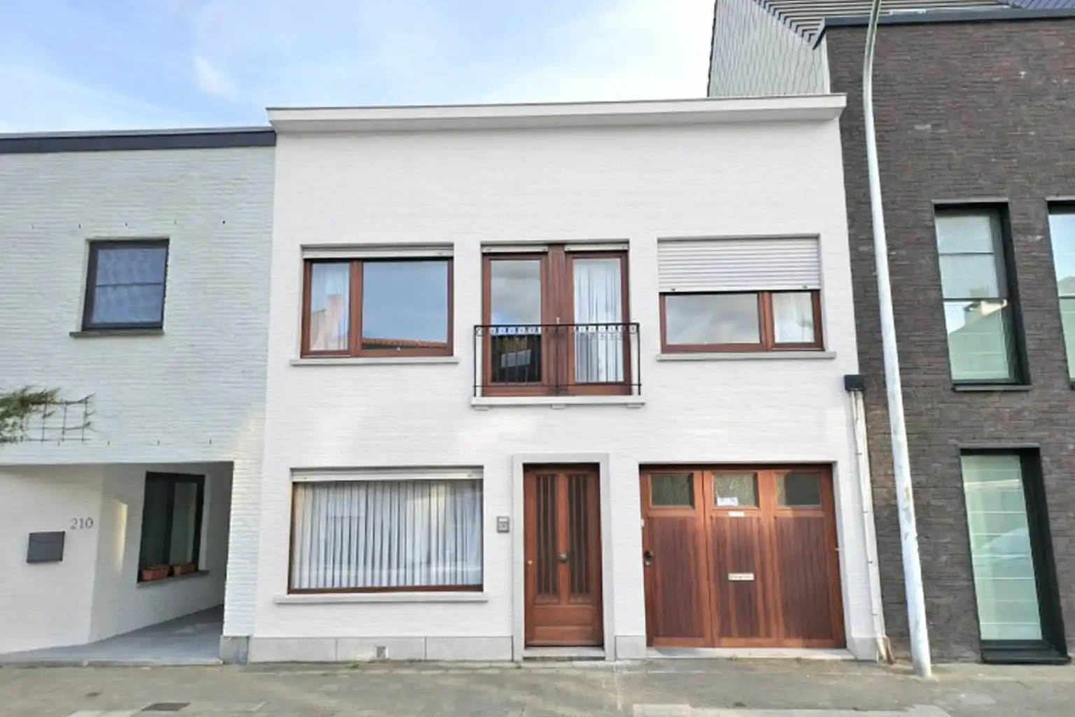 Ruime rijwoning met garage en tuin foto 16