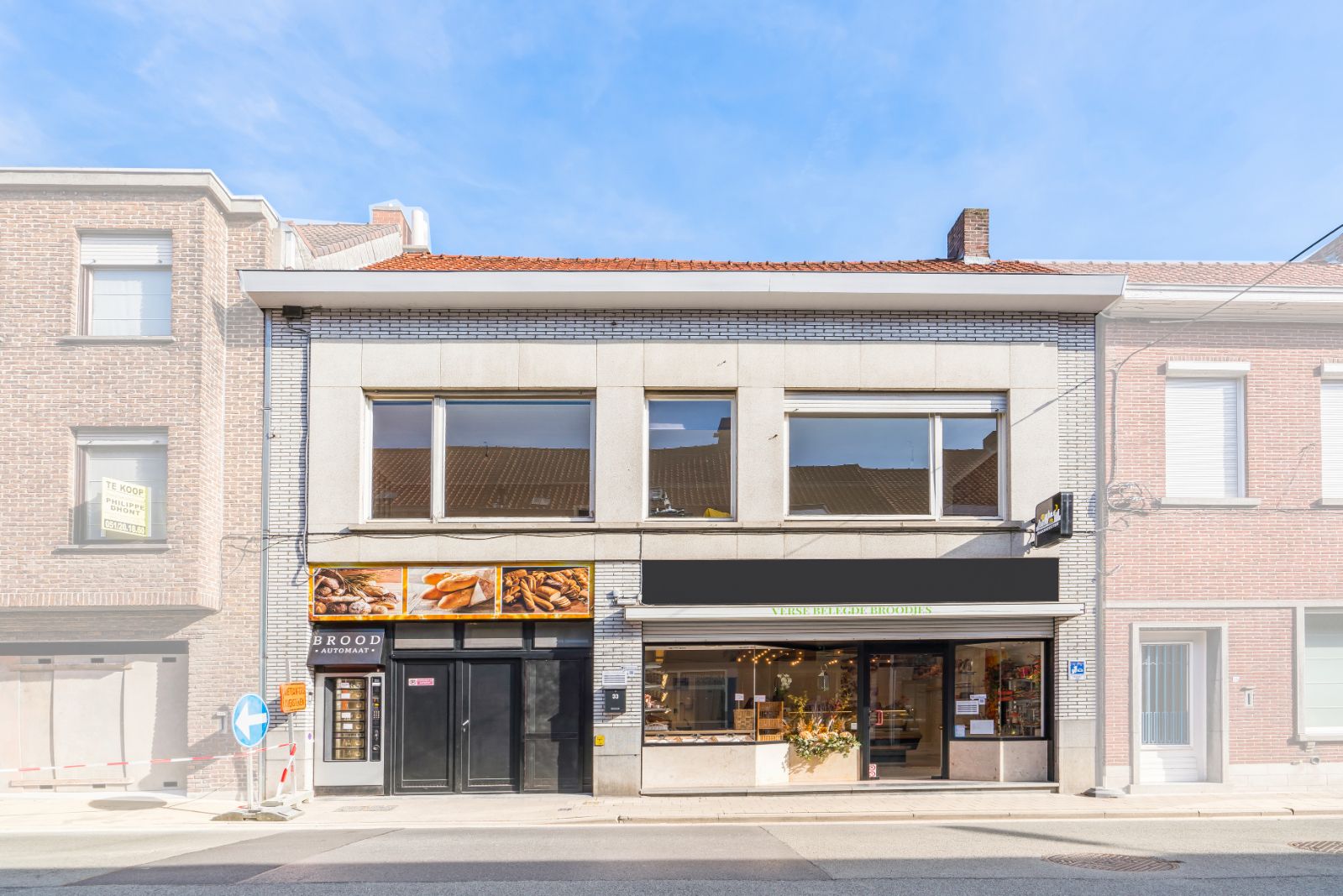 Bakkerij met woonst in centrum Izegem foto {{pictureIndex}}