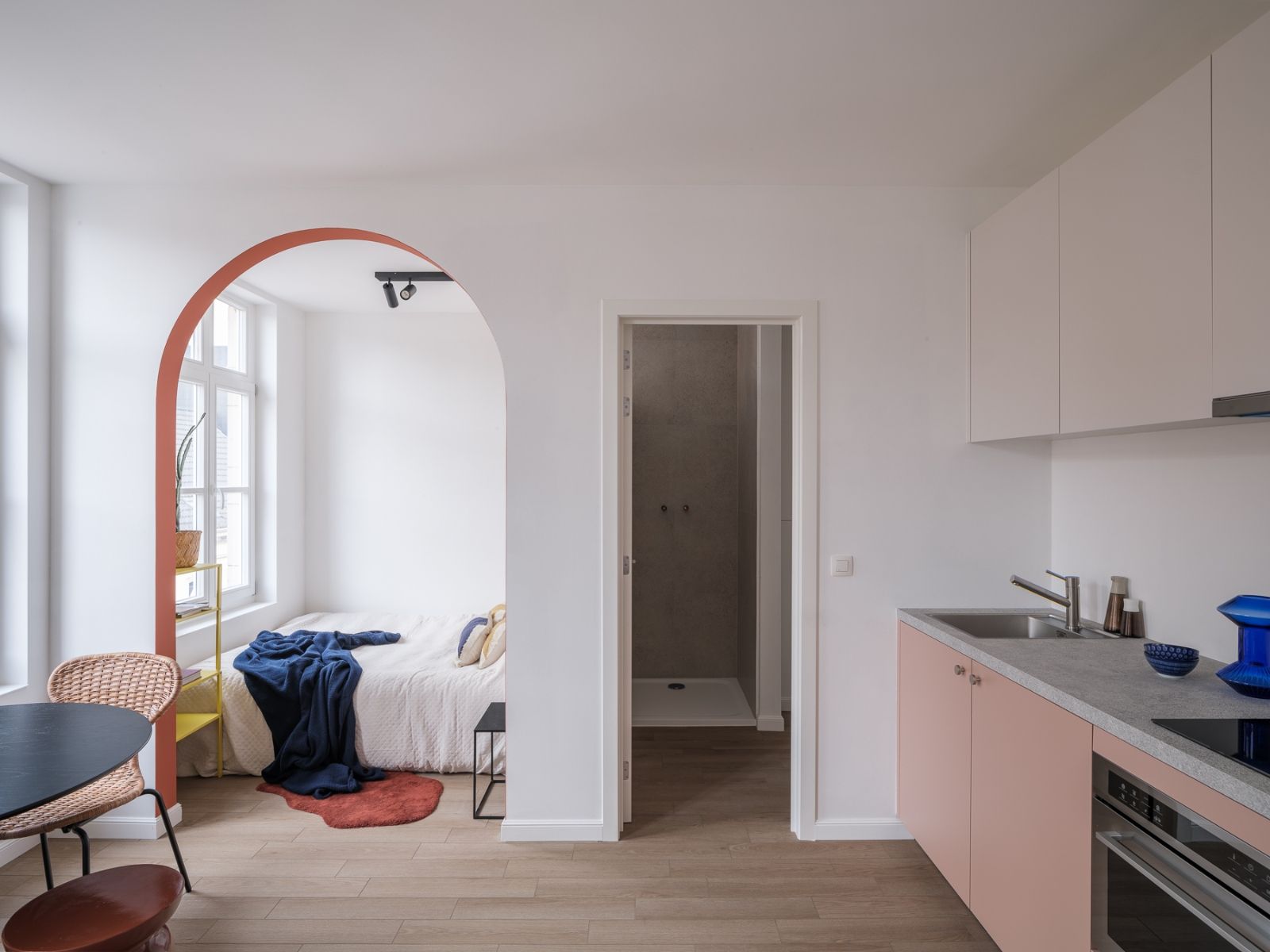 Lichtrijke gerenoveerde city flat te koop vlakbij centrum Gent foto 2