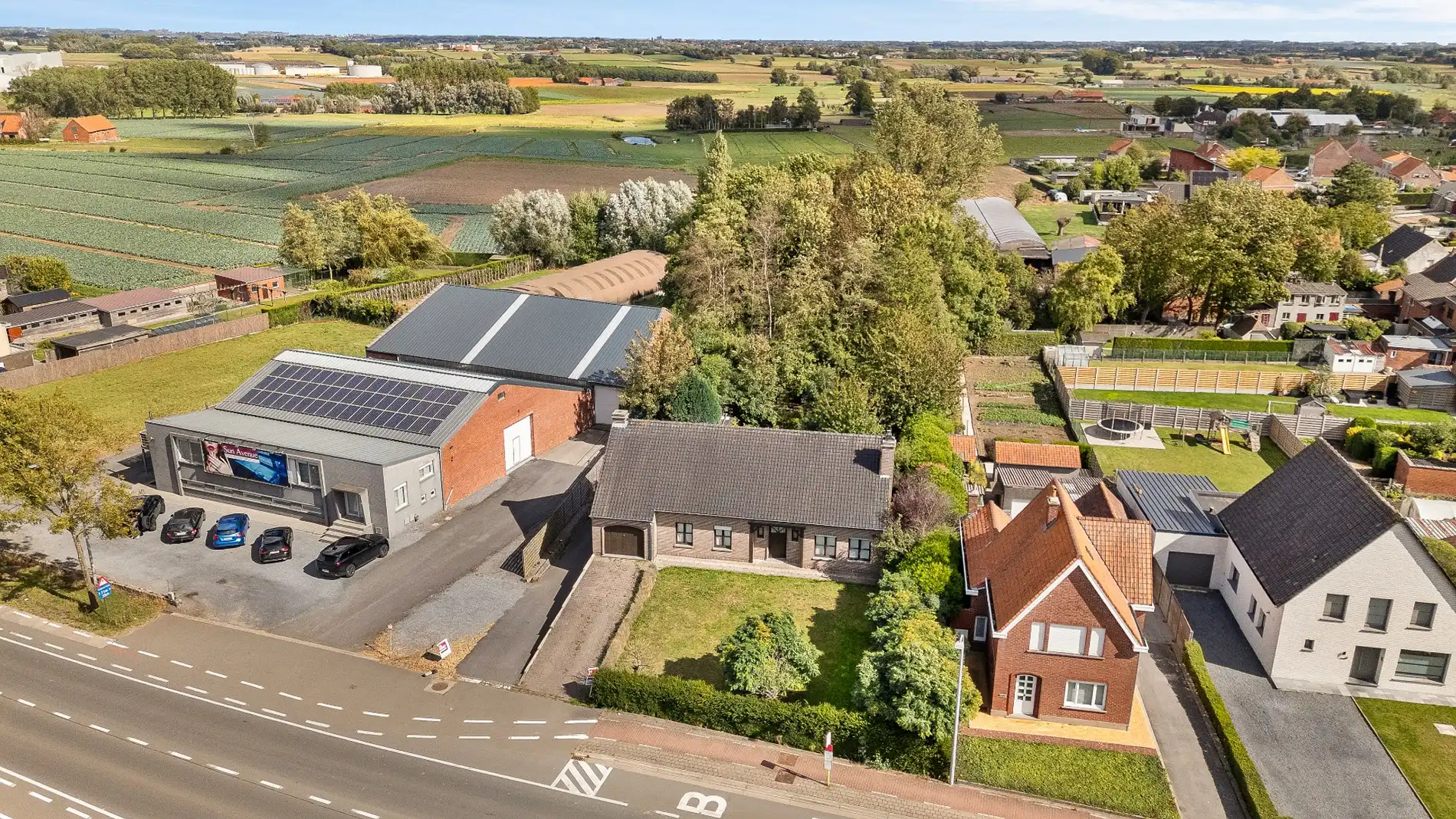 OP TE FRISSEN WONING MET 3 SLPKS, GROTE TUIN EN 2 GARAGES foto 14