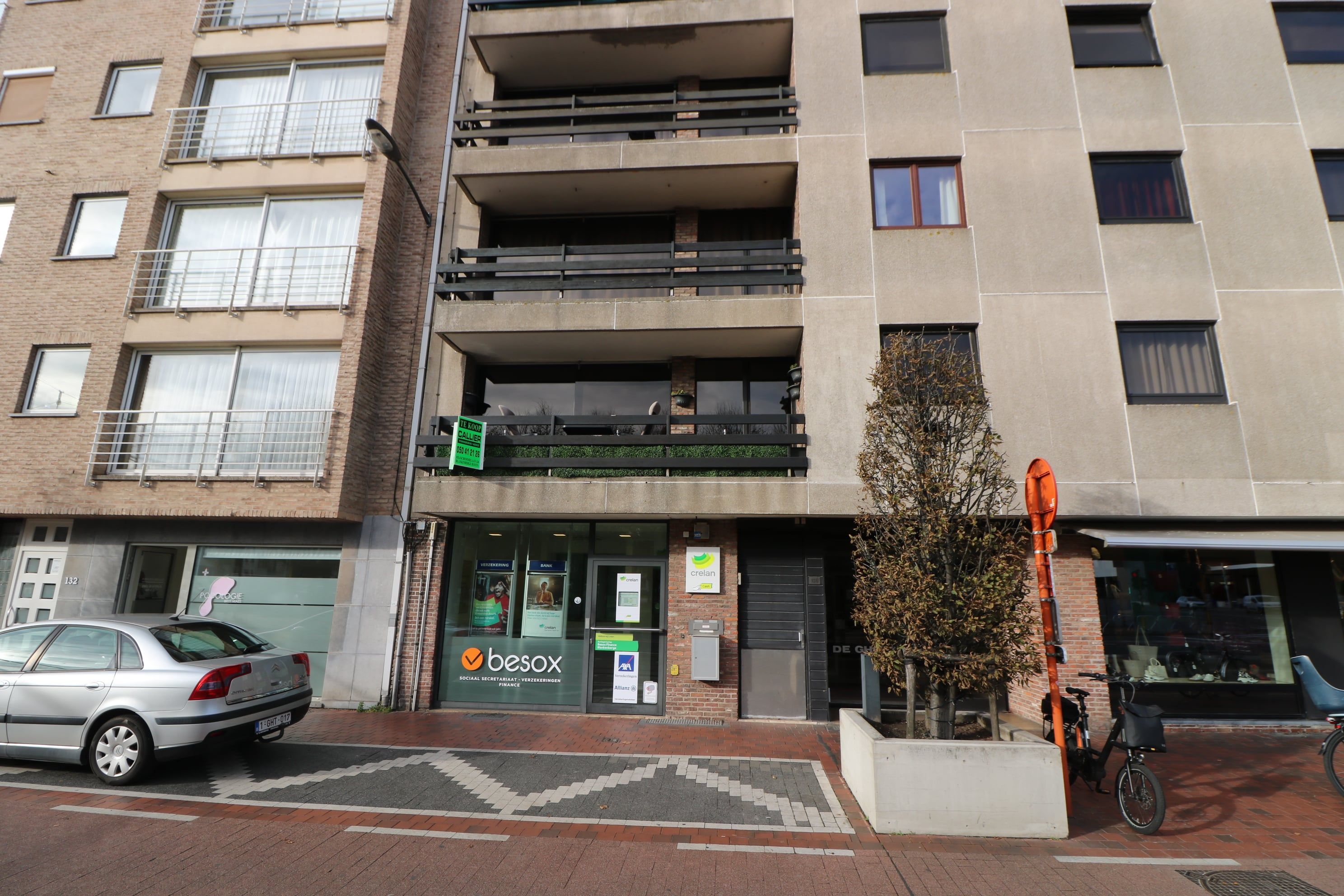 Ruim appartement (97 m²) met 2 grote slaapkamers en twee terrassen, vlakbij station/winkelstraten en met prachtig zicht op het park. foto 17