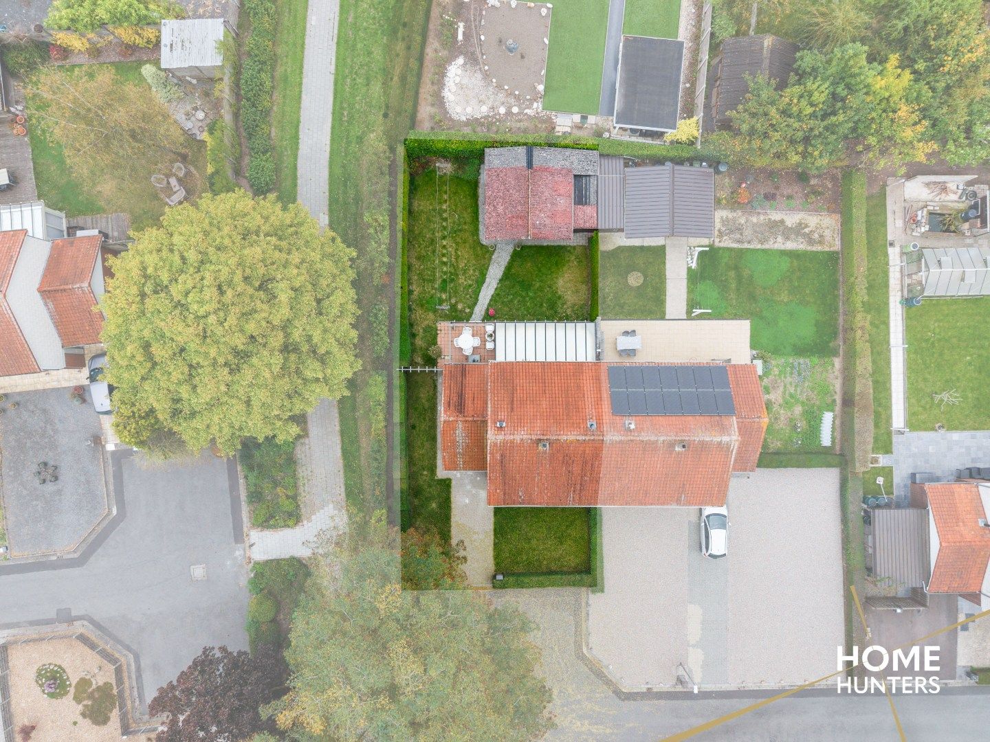 Charmante halfopen woning met tuin & garage foto 3