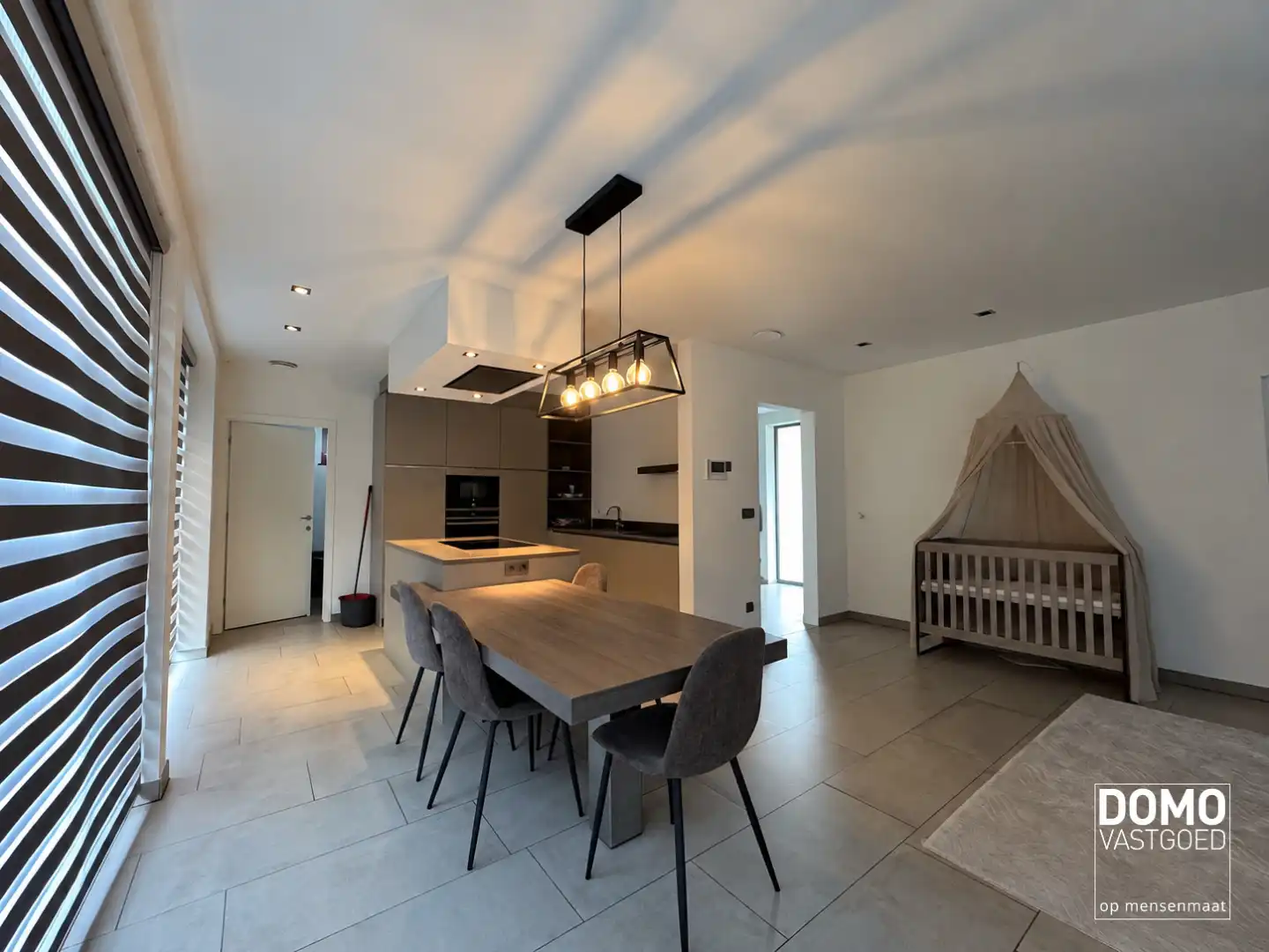 MODERNE WONING MET 3 SLAAPKAMERS, PRAKTIJKRUIMTE EN TUIN TE HUUR IN KERMT!  foto 4