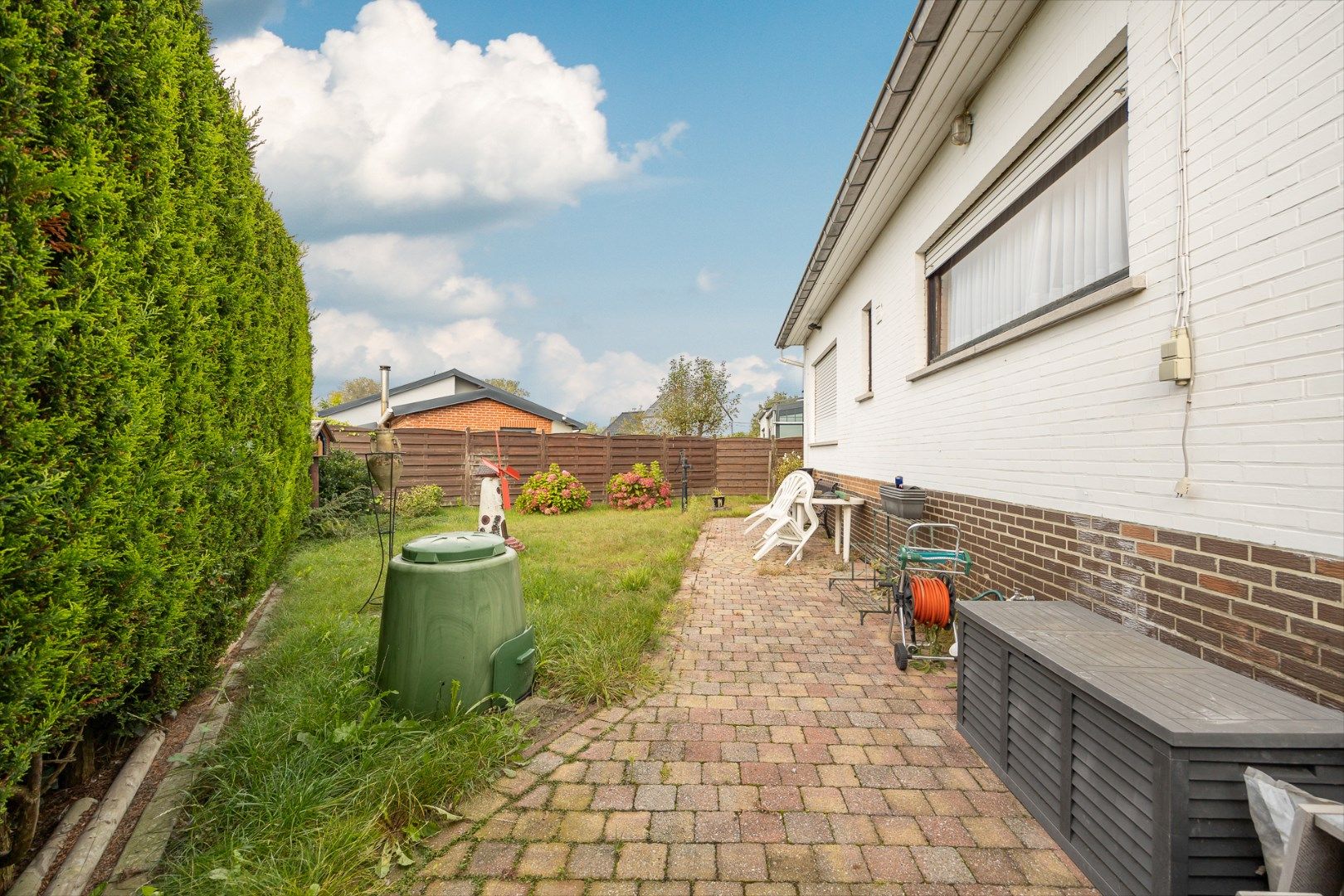 Laagbouw met drie slaapkamers en ruime garage foto 19