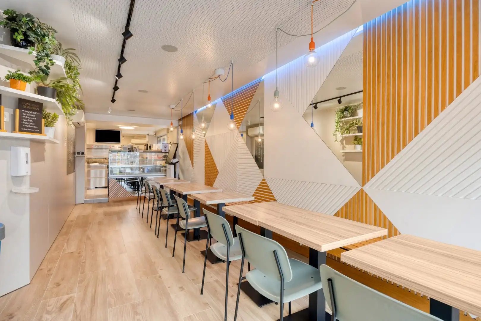 Opbrengsteigendom met handelspand en 3 appartementen te koop in Heverlee op een super ligging! foto 3