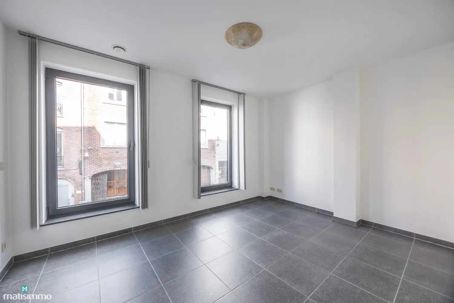 INSTAPKLAAR APPARTEMENT MET 2 SLAAPKAMERS, RUIM TERRAS EN AUTOSTAANPLAATS IN HET CENTRUM VAN BILZEN foto 9