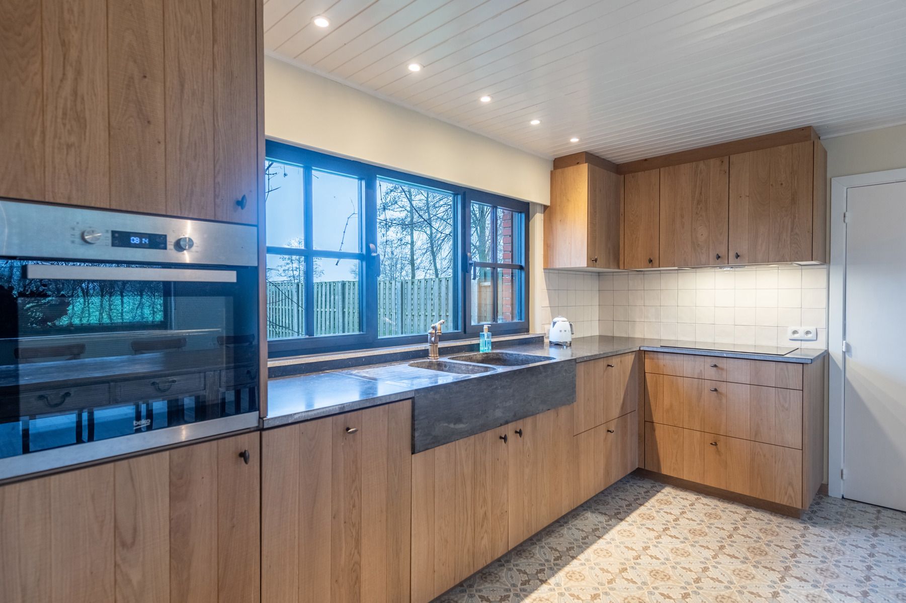 Gedeeltelijk gerenoveerd huis met bijgebouw, groen uitzicht foto 10