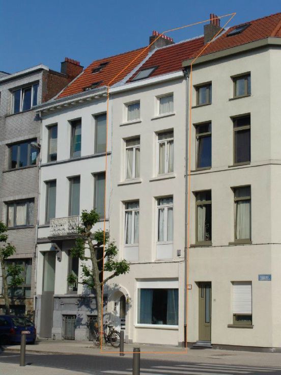 --- NIEUW --- Centraal gelegen gezinswoning met 3 entiteiten foto {{pictureIndex}}