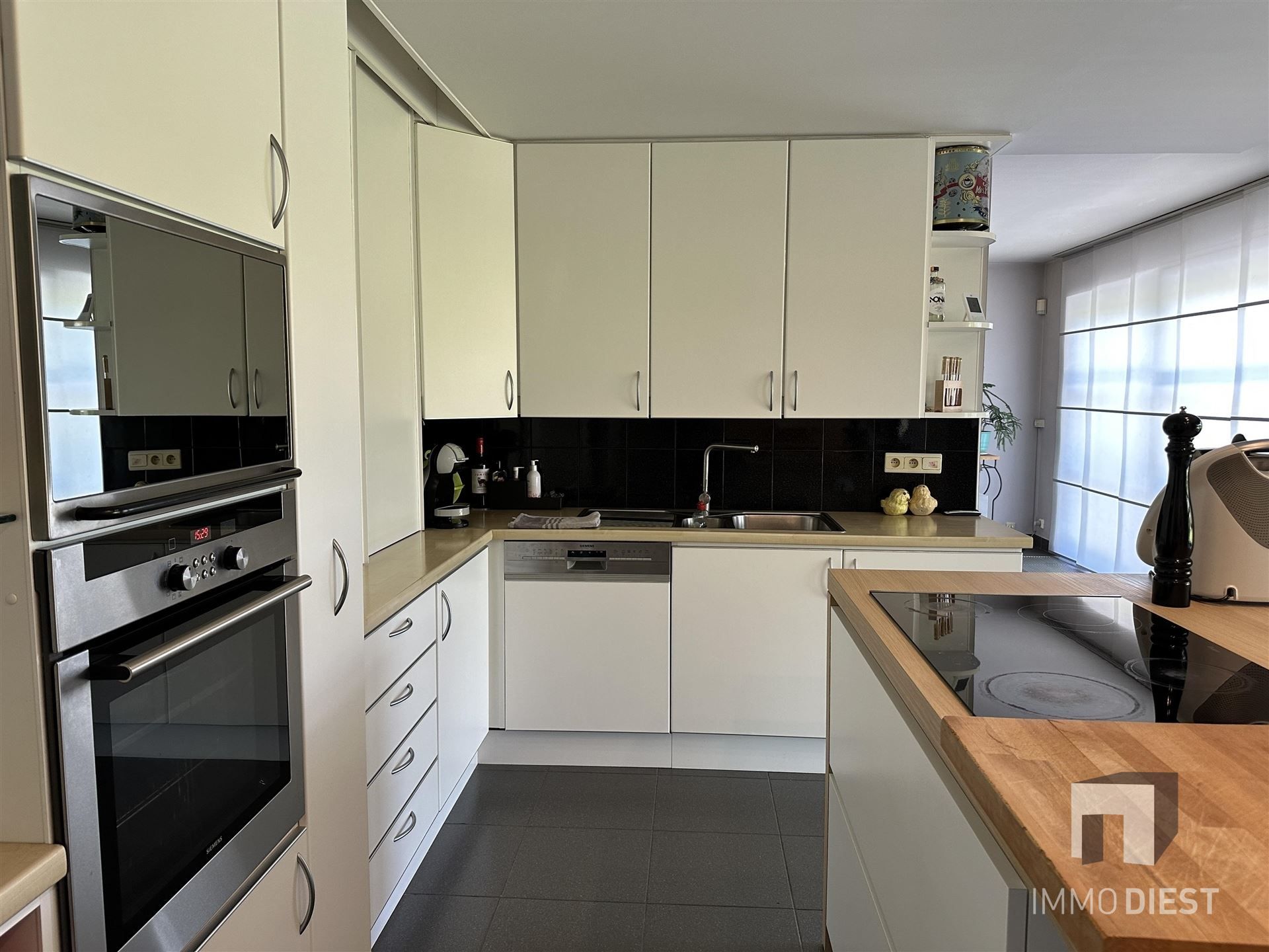 Instapklare woning met zicht op agrarisch gebied - bureau + 3 slpks foto 14