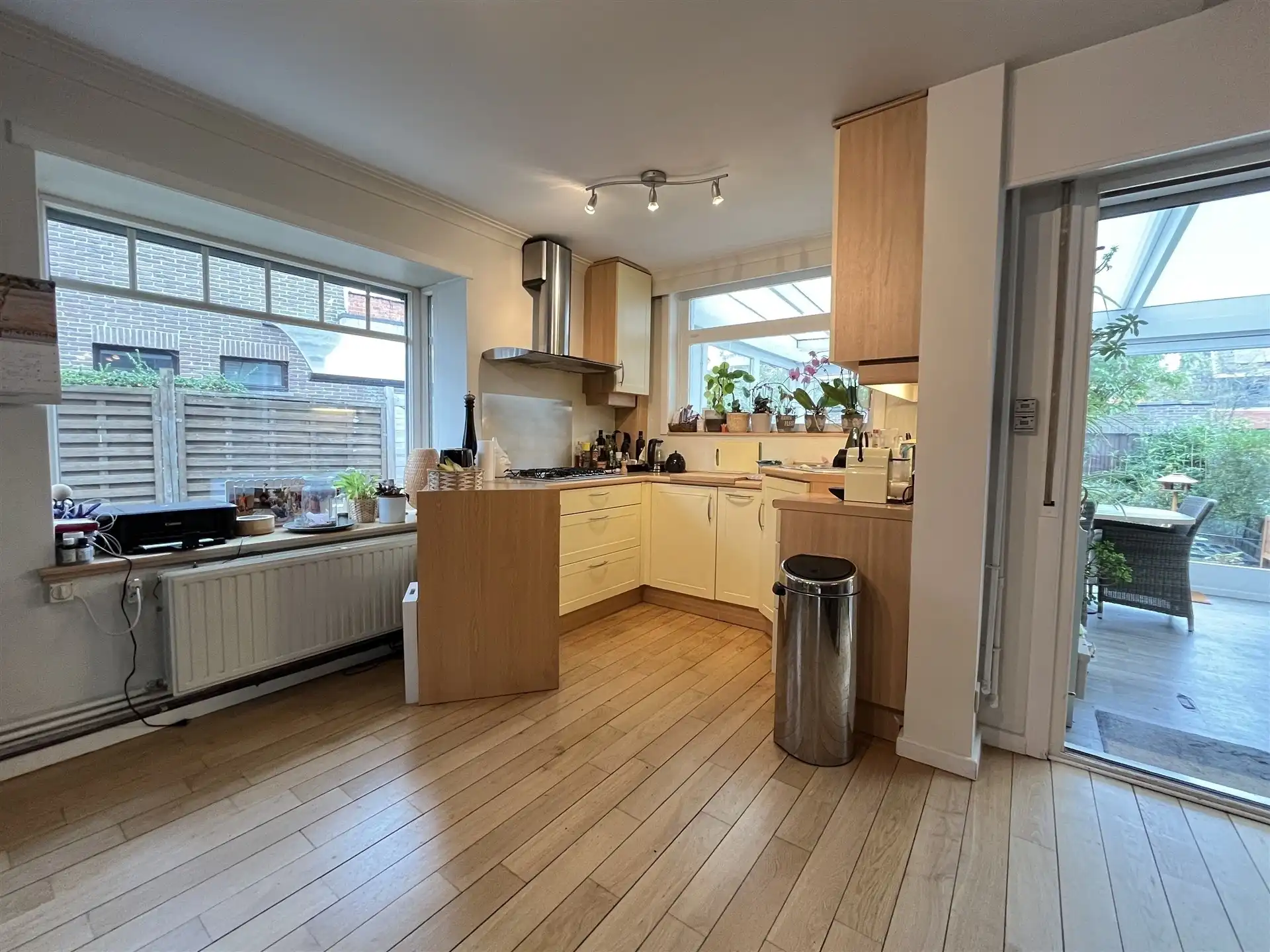 Halfopen bebouwing met garage en tuin foto 4