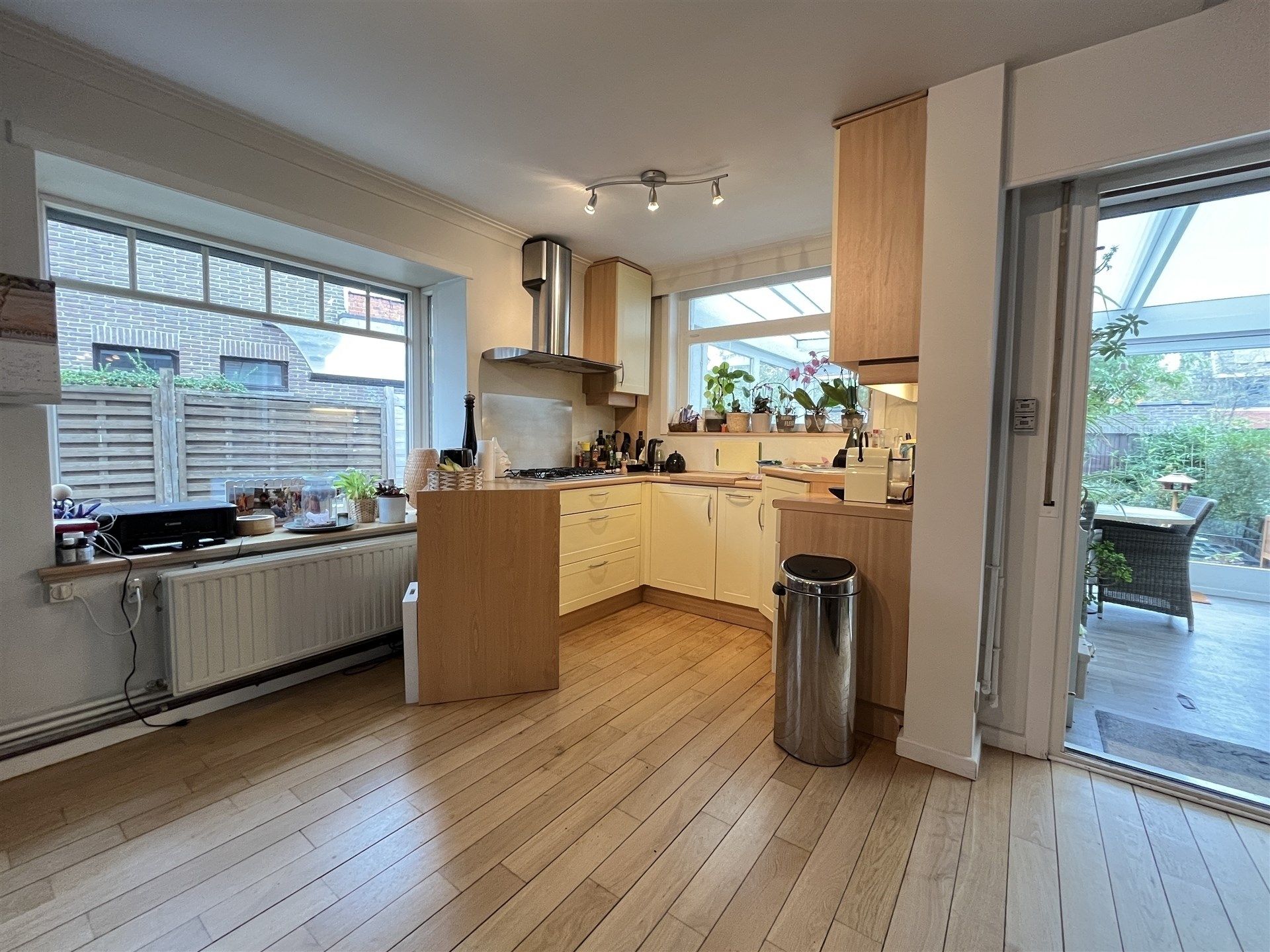 Halfopen bebouwing met garage en tuin foto 4