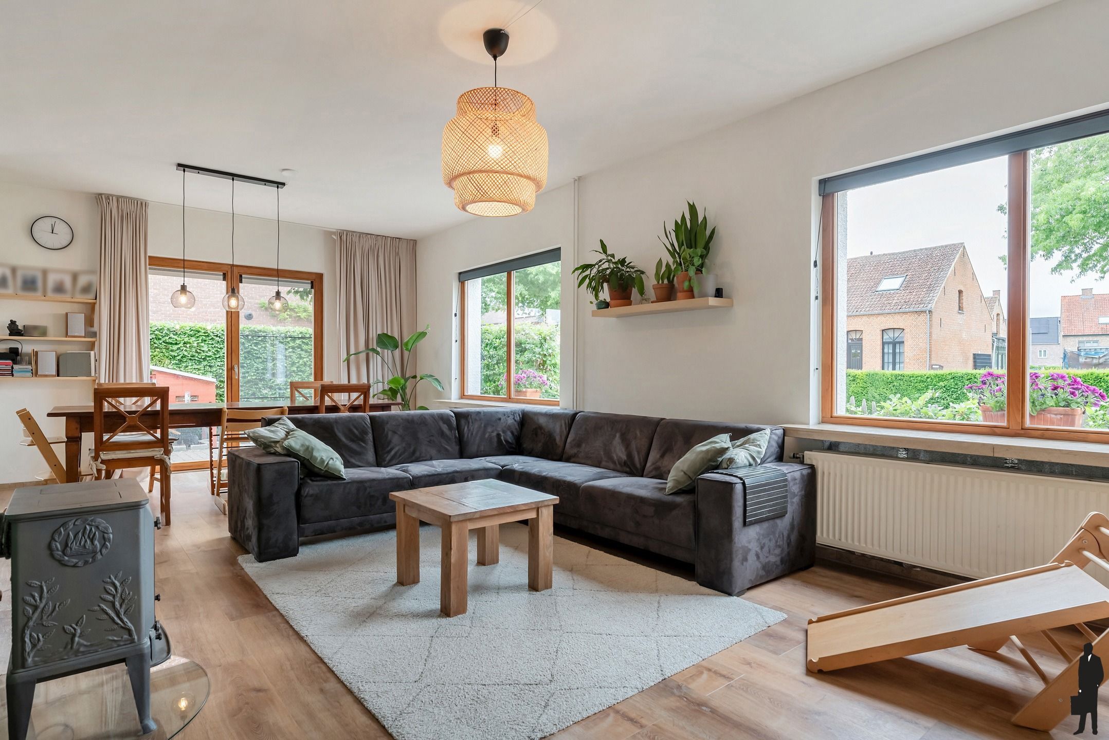 Woning met 4 slks en grote schuur op perceel van ca. 1026m² foto 6