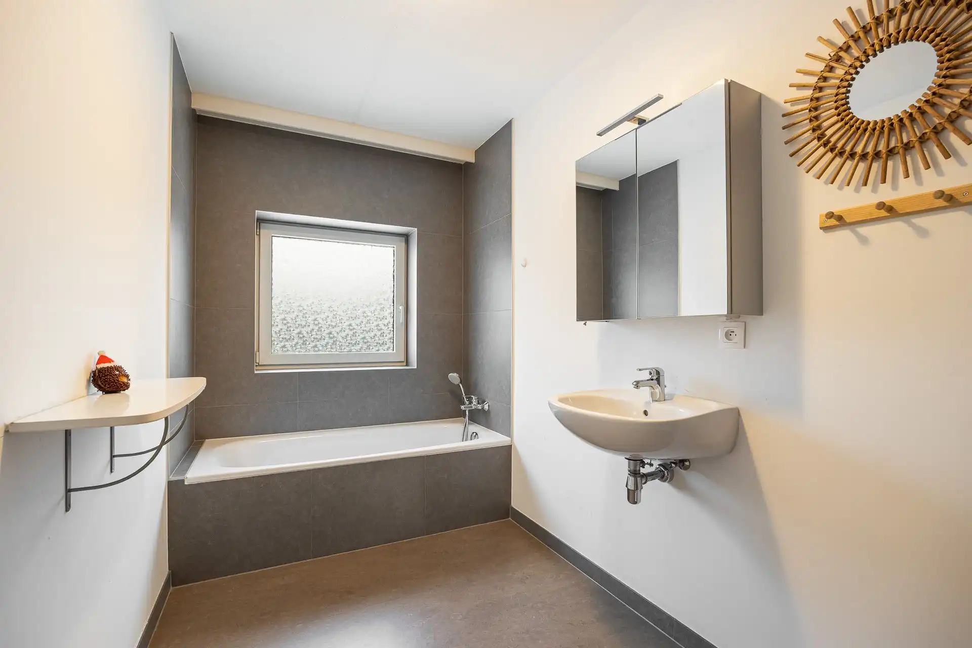 Lichtrijk 2-slpk appartement met staanplaats in Boom foto 13