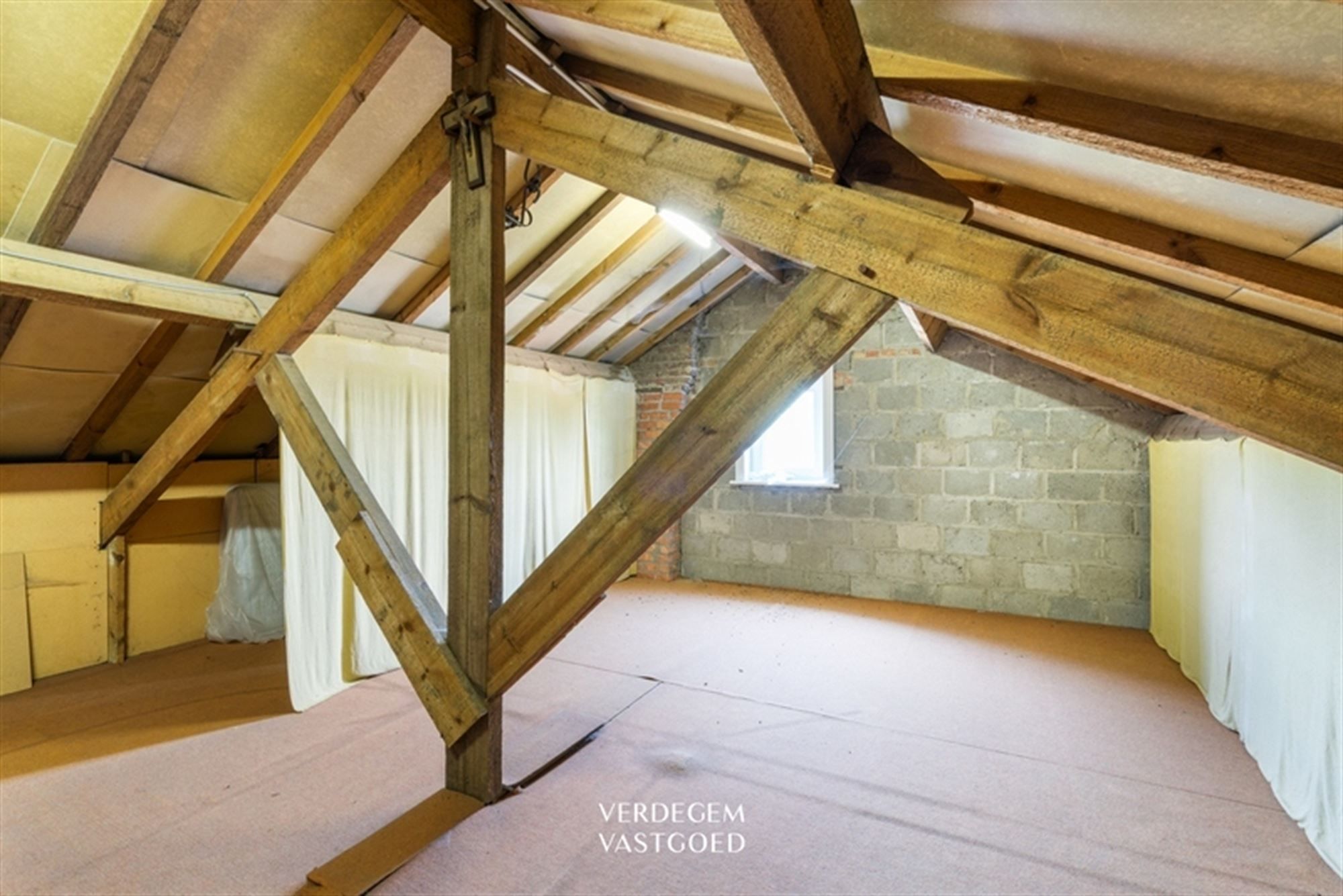 Jaren '60 woning met 4 slaapkamers, garage en leuke tuin foto 15