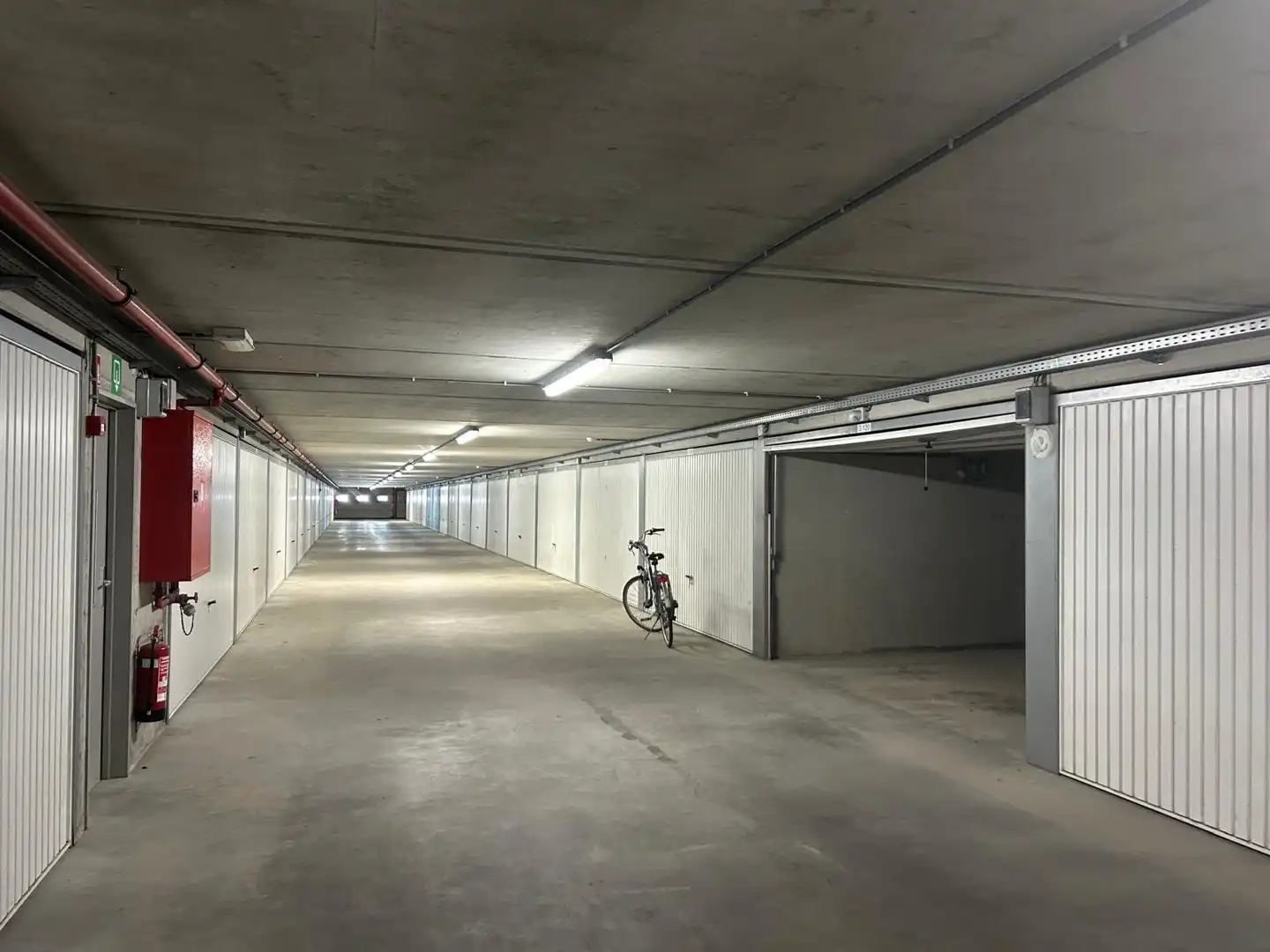 Garage onder de zeedijk Fase III (Zouavenplein - Elisabethplein) foto {{pictureIndex}}