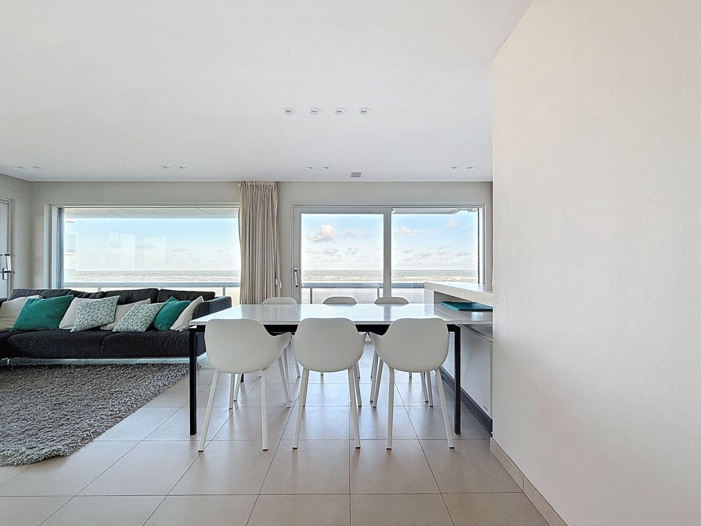 Ruim hoekappartement met zicht op zee foto 2