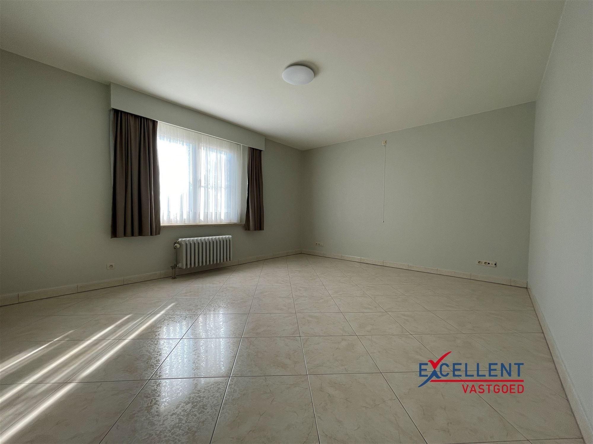 Ruim 2-slaapkamer appartement te huur nabij de Markt van Deinze foto 5
