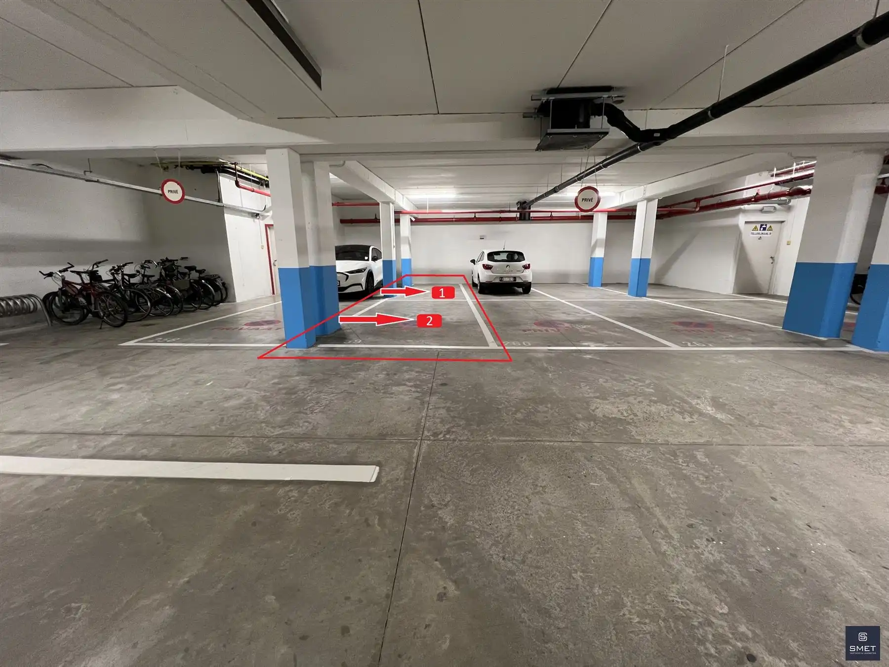 Dubbele Overdekte  Autostaanplaats  foto {{pictureIndex}}