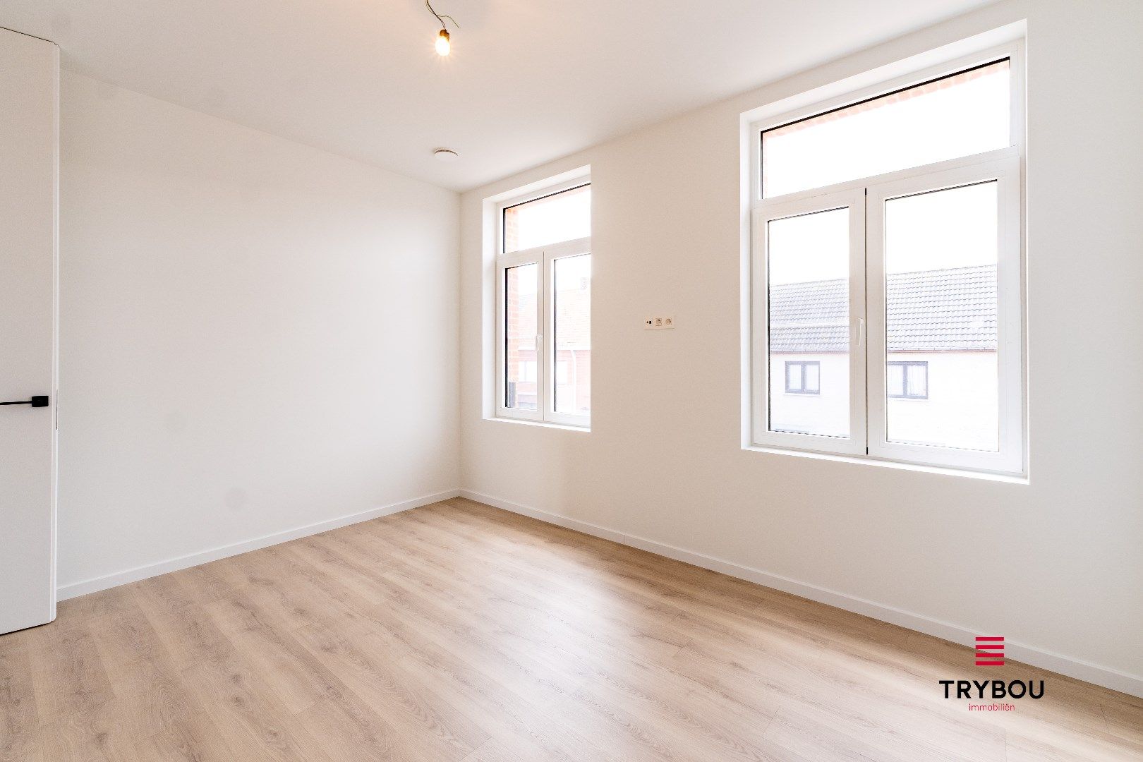 2 hoogwaardig afgewerkte nieuwbouwwoningen met garage foto 10