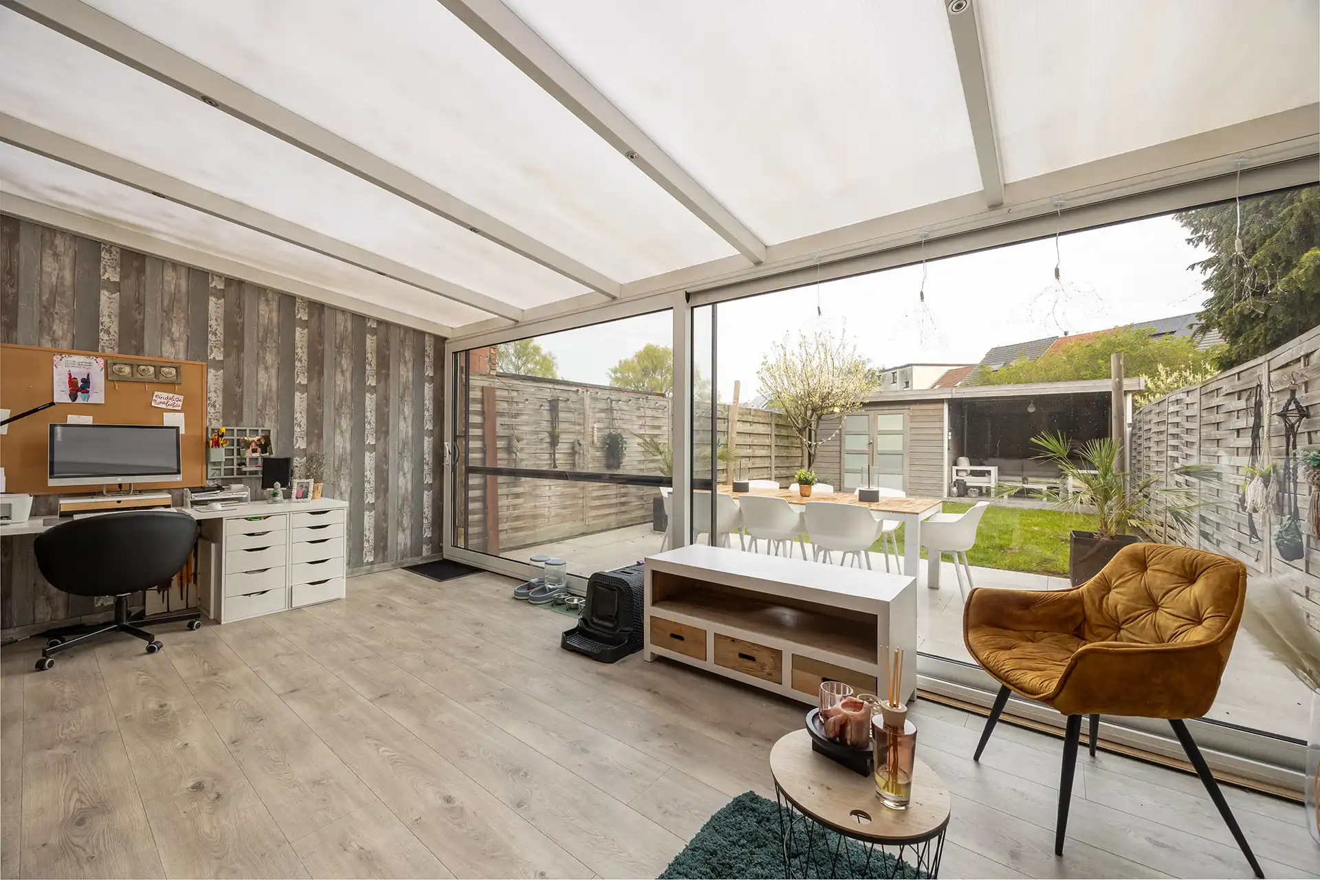 Instapklare woning met 4 slpk, veranda en tuin te Hemiksem! foto 8