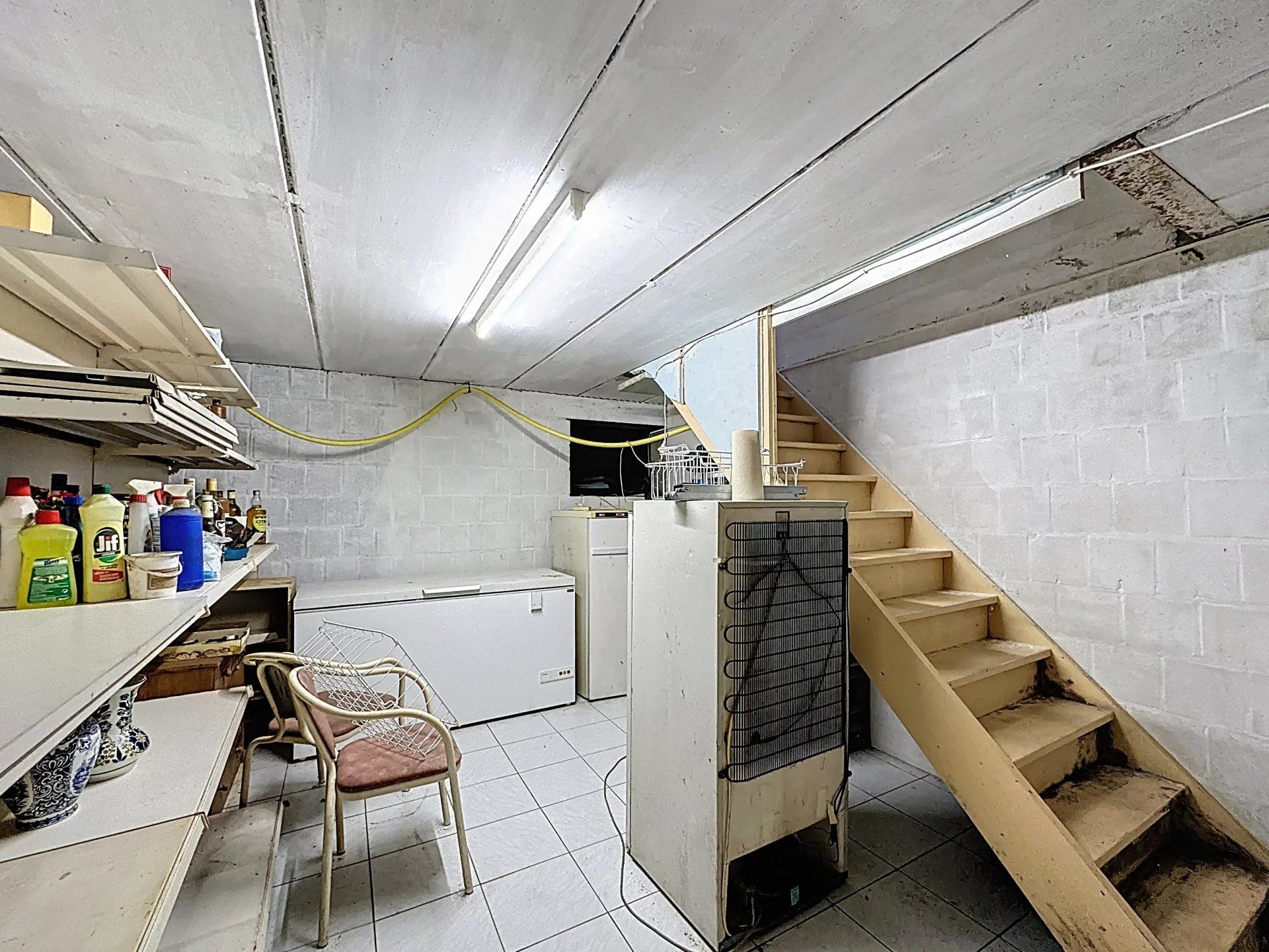 Laagbouwwoning met grote zolder en 3 slaapkamers op een ruim perceel. foto 13