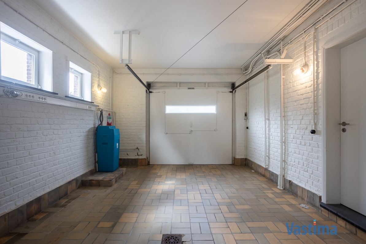 Lichtrijke villa met royale tuin vlak bij natuur & stadsleven foto 25