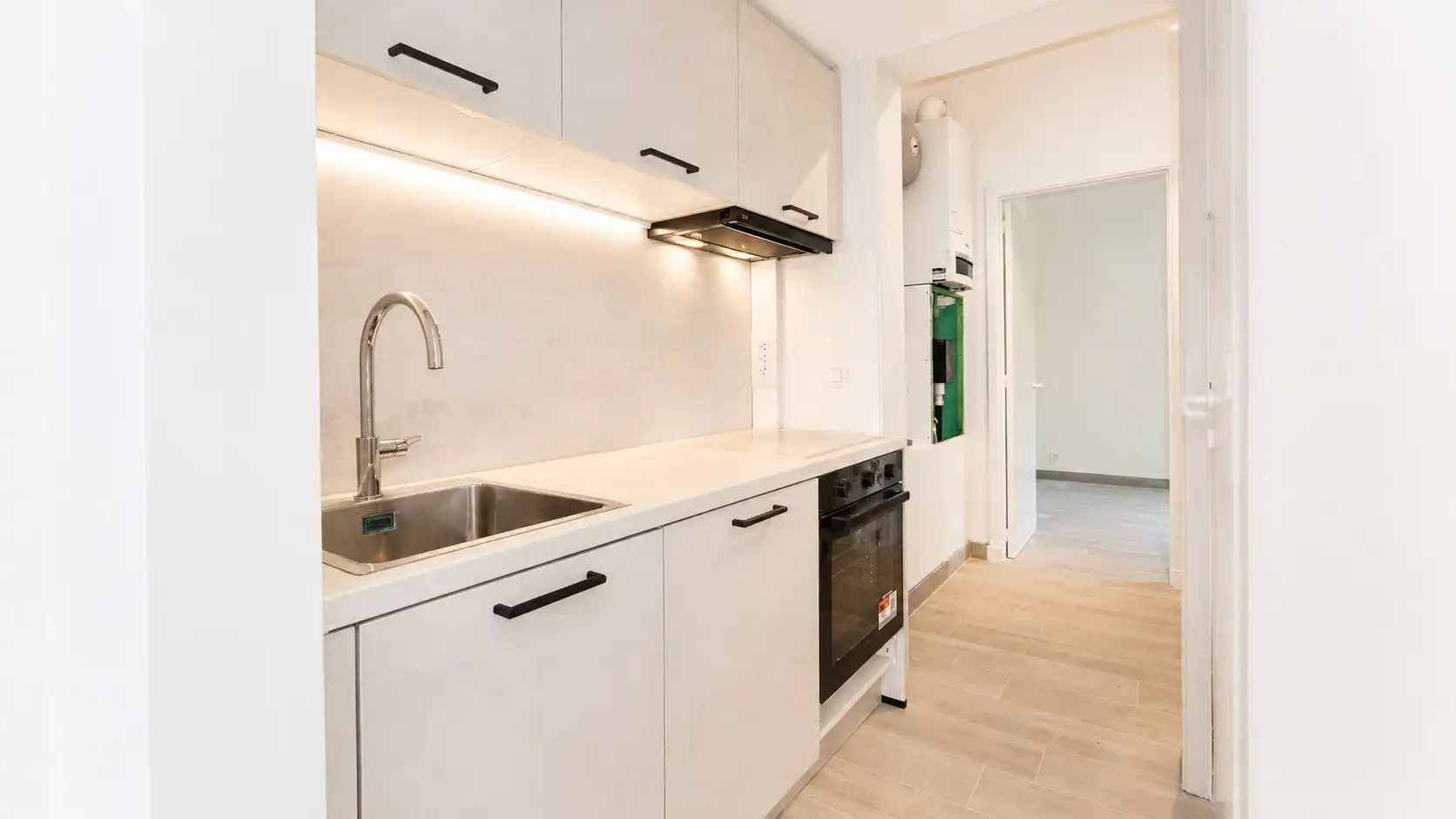 Gerenoveerd gelijkvloers appartement te Zele  foto 3