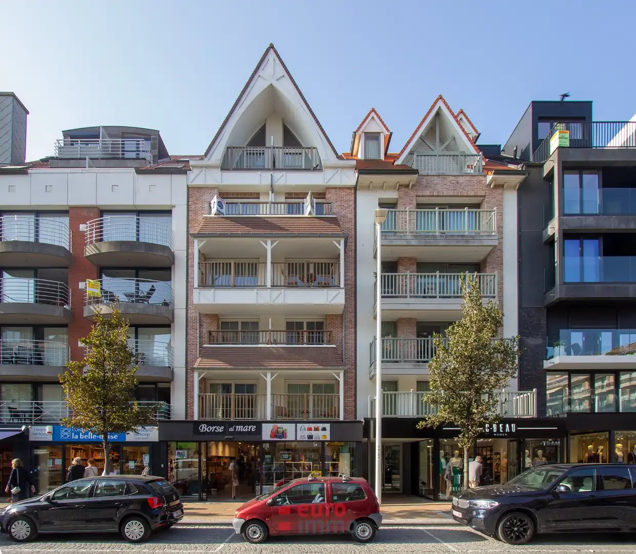 Exclusief duplex-appartement met 2 slaapkamers in het hartje van onze bruisende badstad! foto {{pictureIndex}}